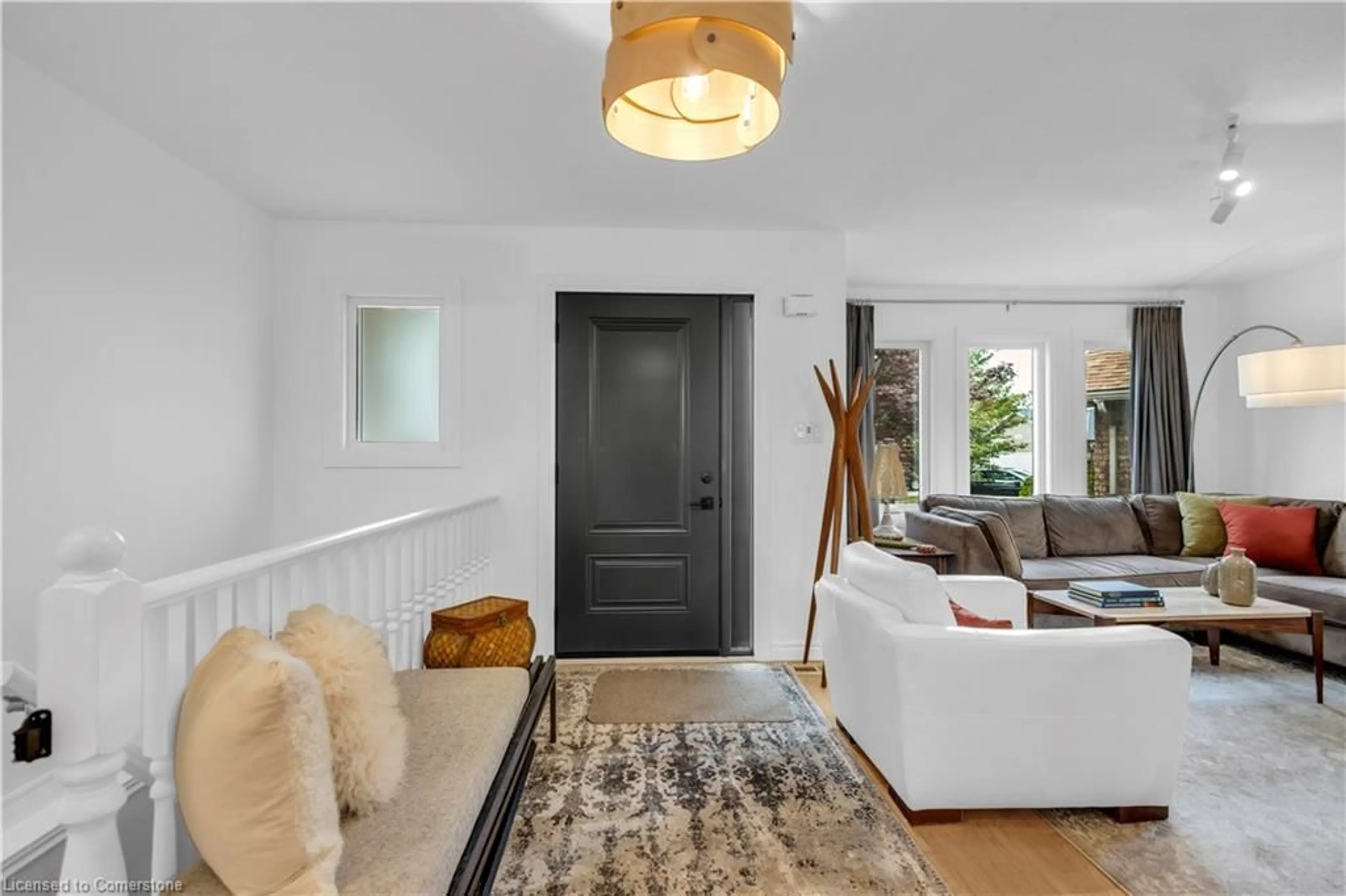 Indoor entryway for 12 Oliver Crt, Brantford Ontario N3T 6N6
