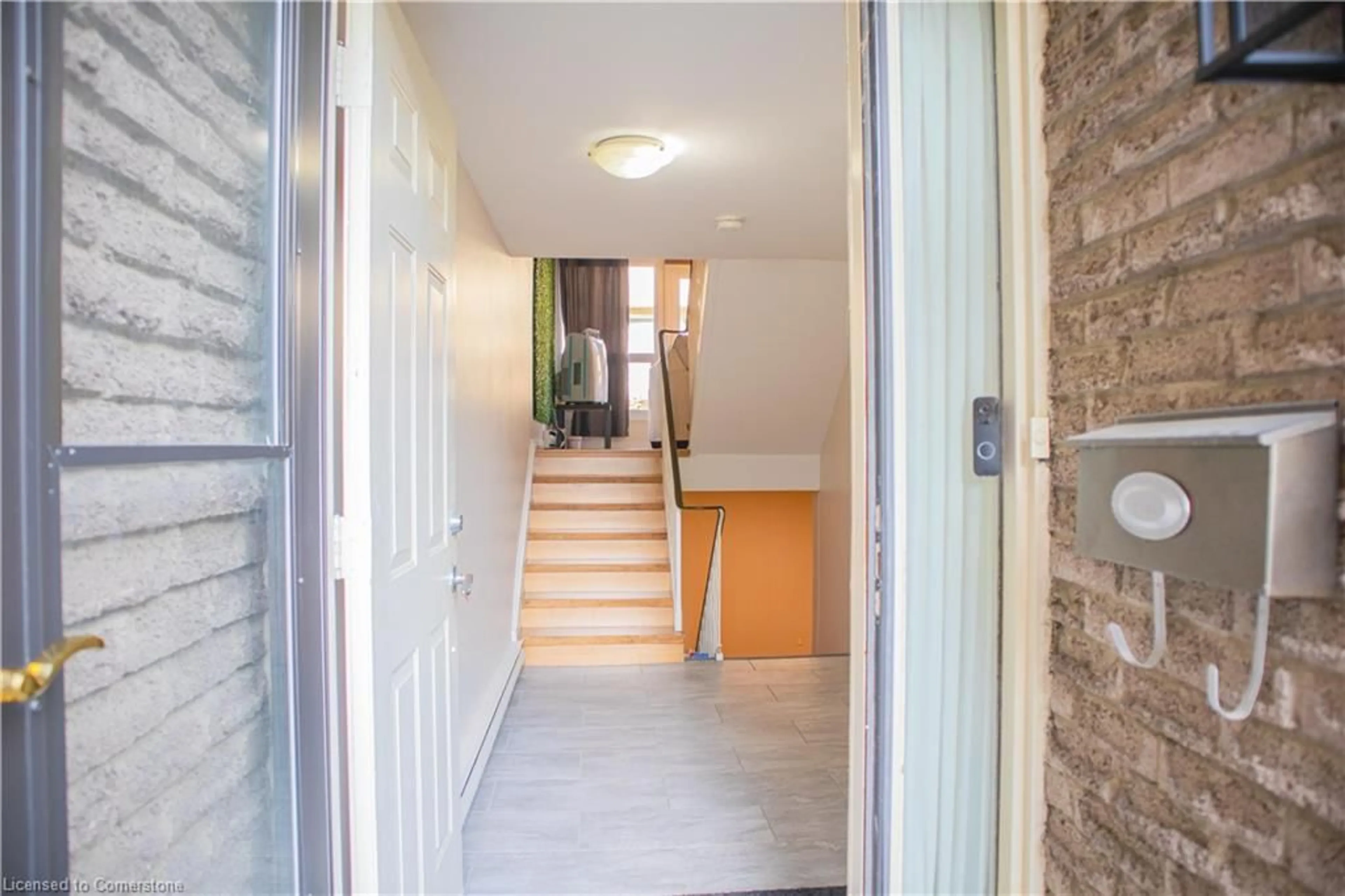 Indoor foyer for 76 Chiddington Gate #76, London Ontario N6C 4Y3