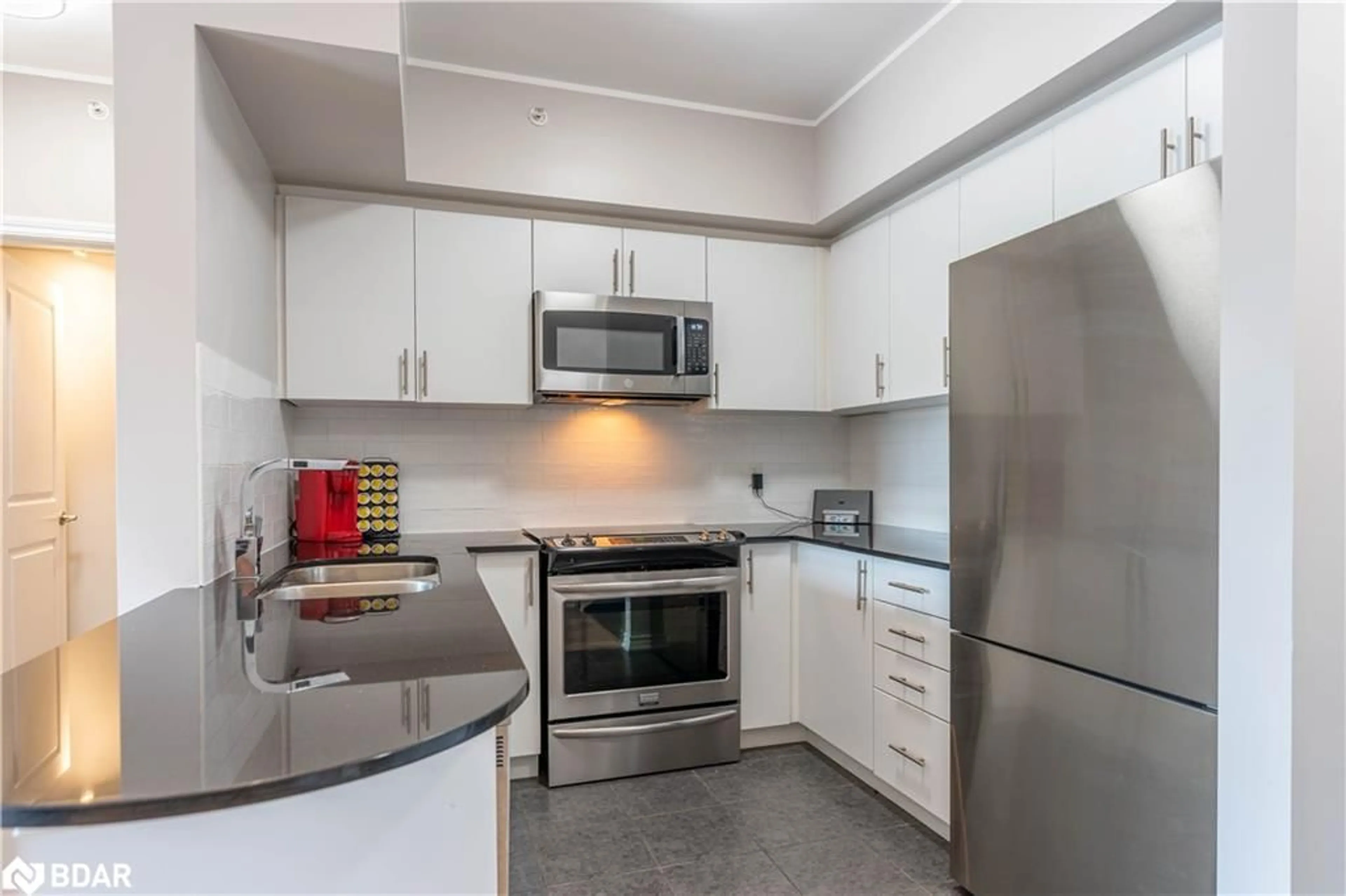 Standard kitchen, unknown for 7 Greenwich St #403, Barrie Ontario L4N 7R1