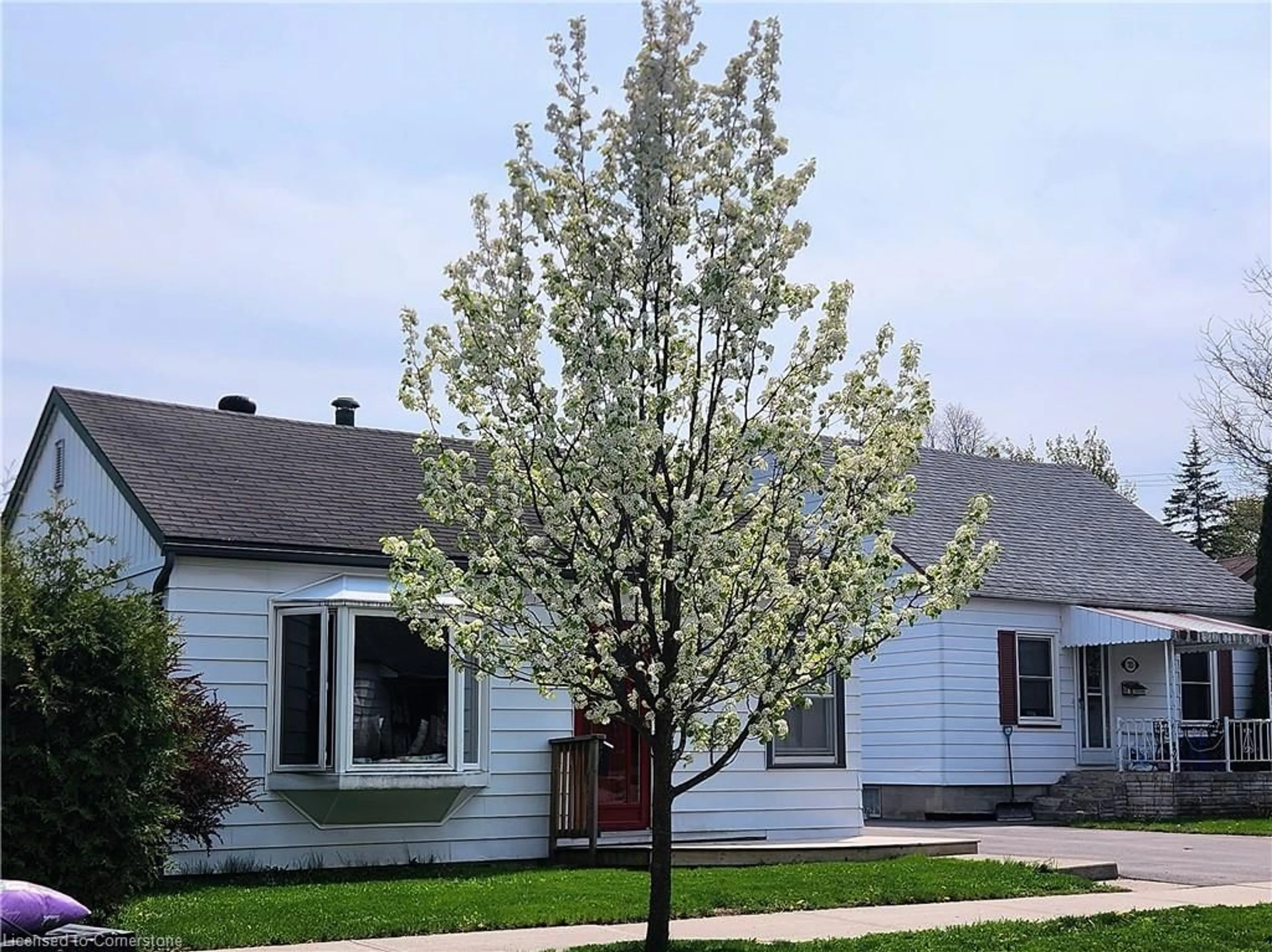 Home with vinyl exterior material, street for 779 New Romaine St, Peterborough Ontario K9J 2E7