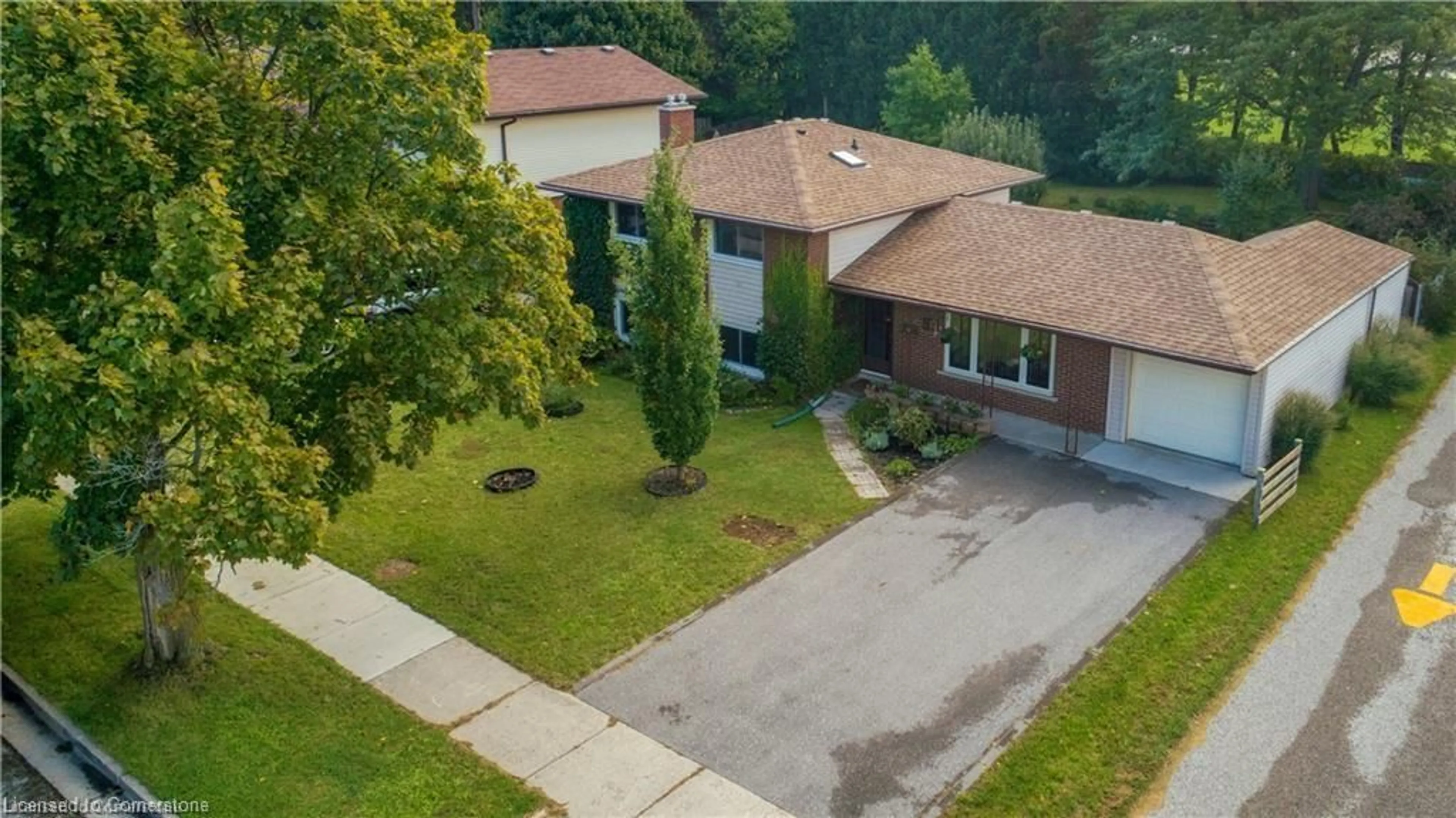 A pic from outside/outdoor area/front of a property/back of a property/a pic from drone, street for 619 Forest Hill Dr, Kitchener Ontario N2N 1A1