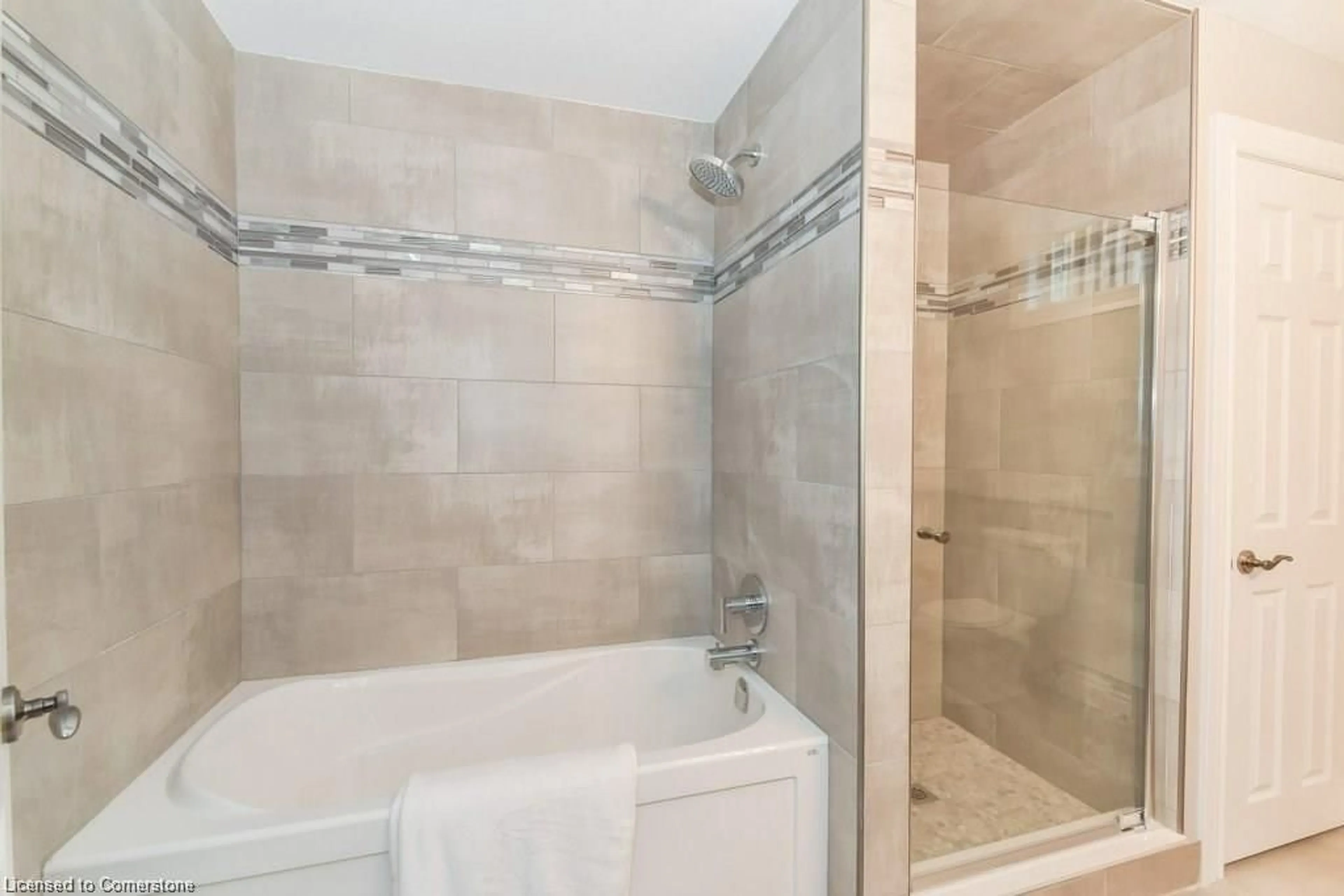 Standard bathroom, ceramic/tile floor for 619 Forest Hill Dr, Kitchener Ontario N2N 1A1