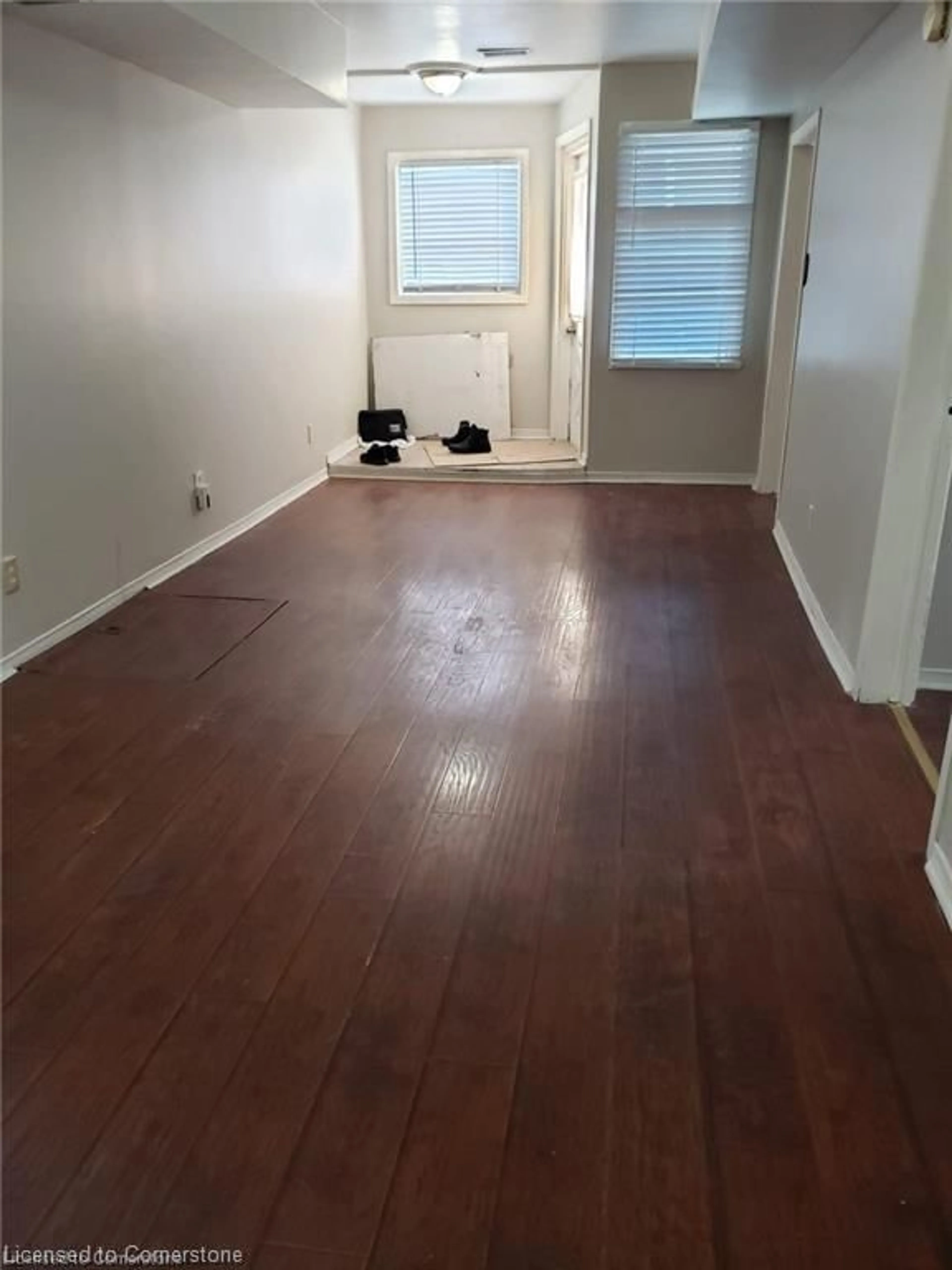 A pic of a room for 205 Kenilworth Ave, Hamilton Ontario L8H 4S3