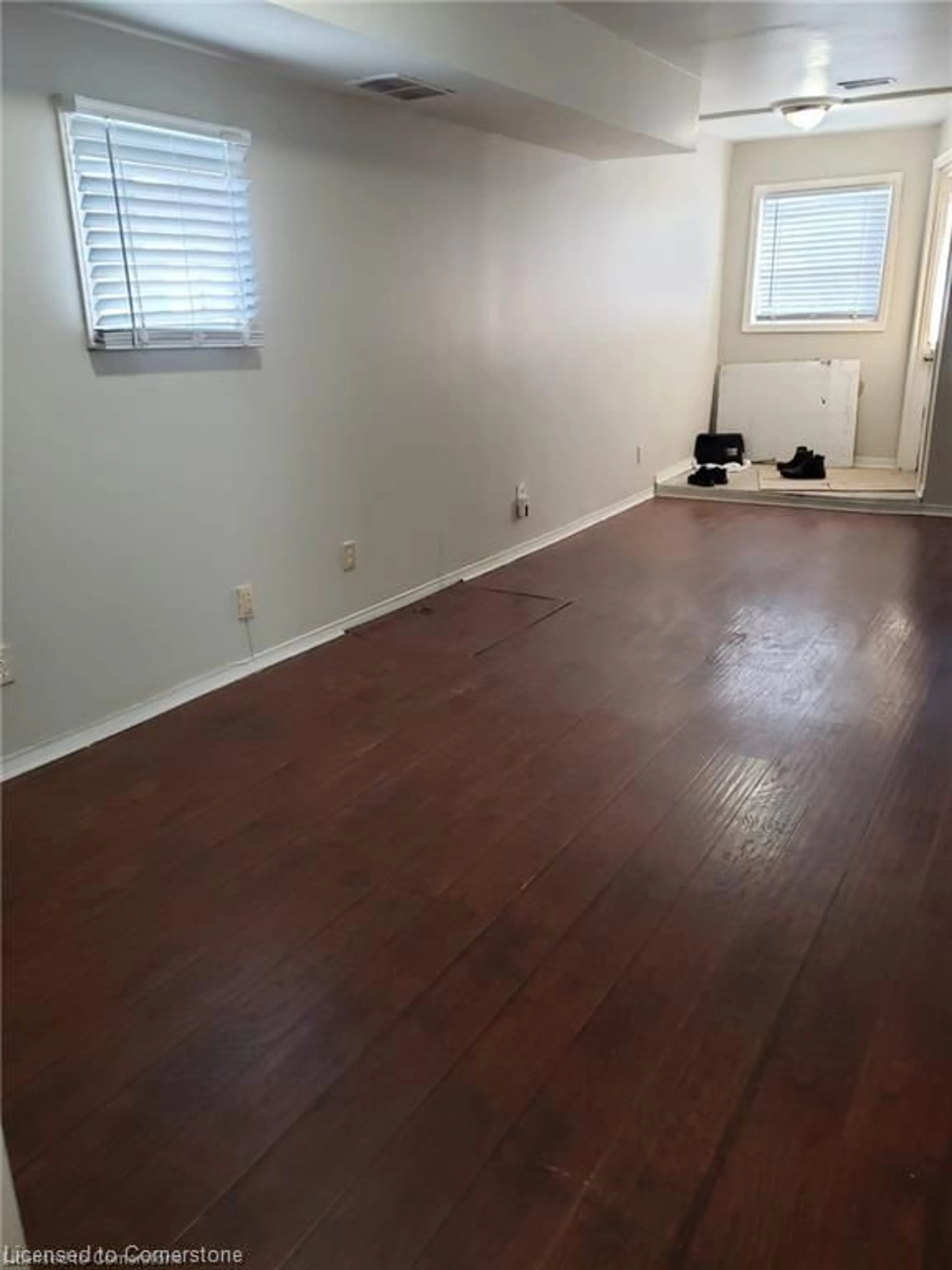 A pic of a room for 205 Kenilworth Ave, Hamilton Ontario L8H 4S3