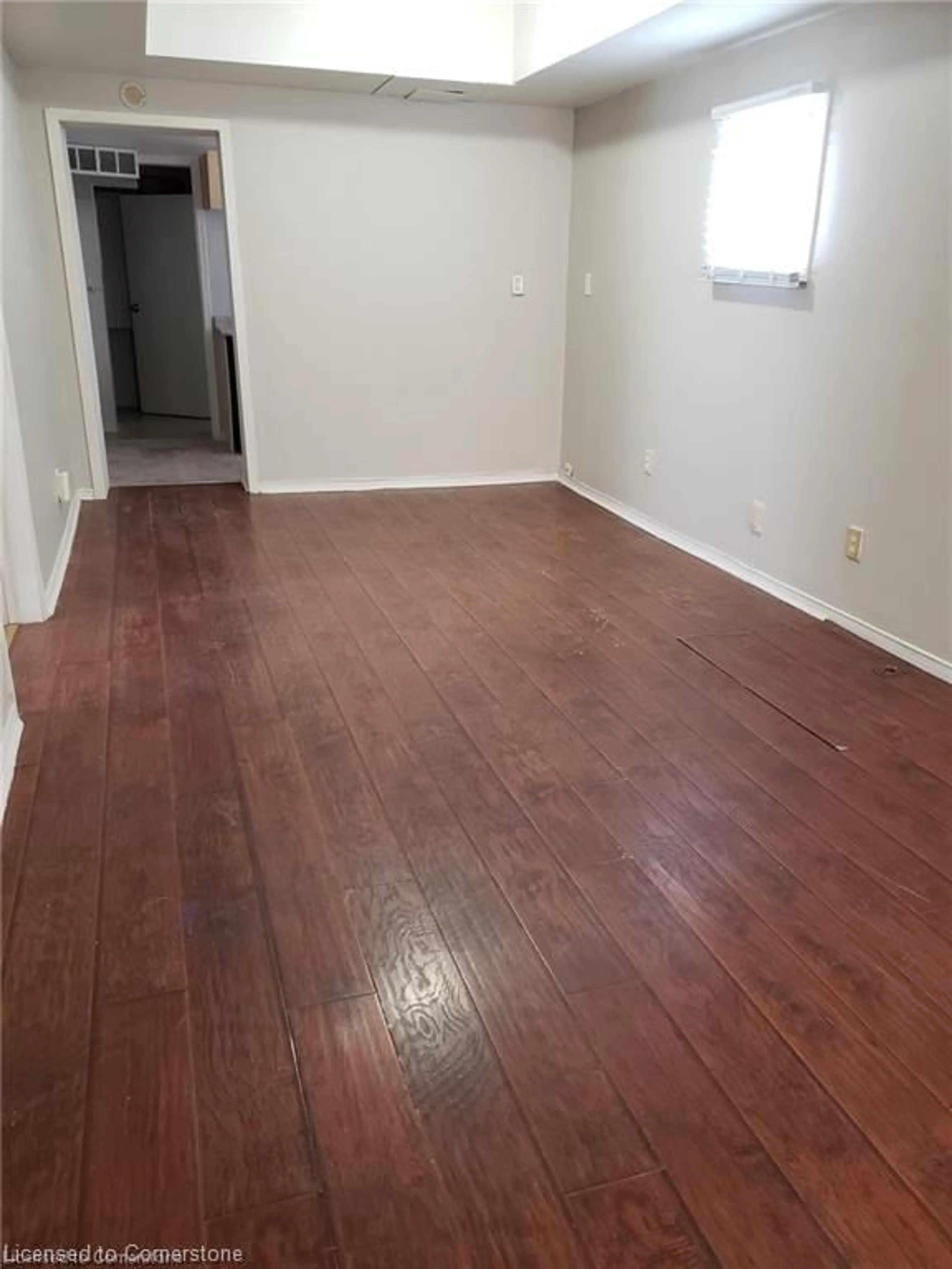 A pic of a room for 205 Kenilworth Ave, Hamilton Ontario L8H 4S3