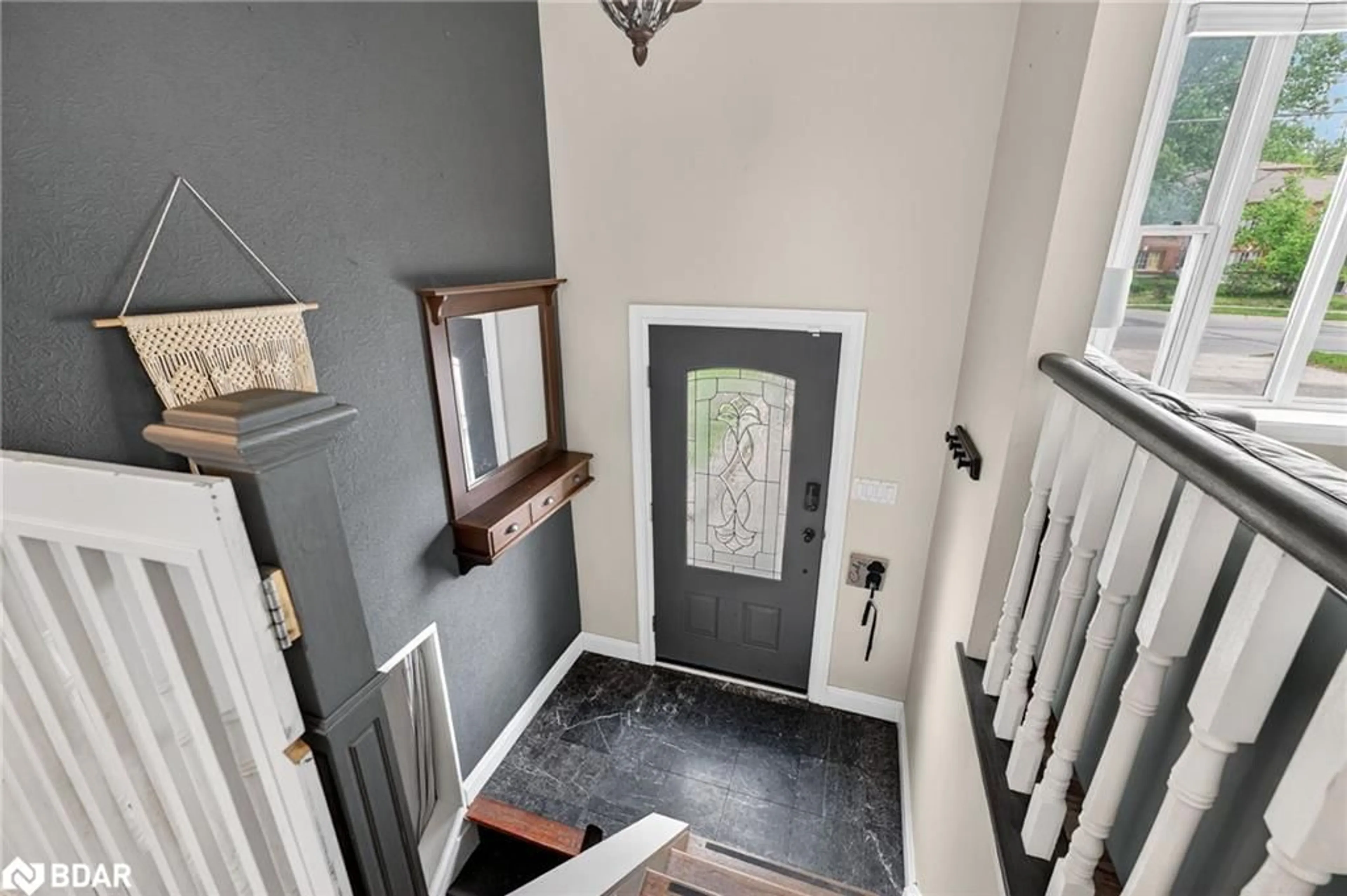 Indoor entryway for 261 Edgehill Dr, Barrie Ontario L4N 7W9