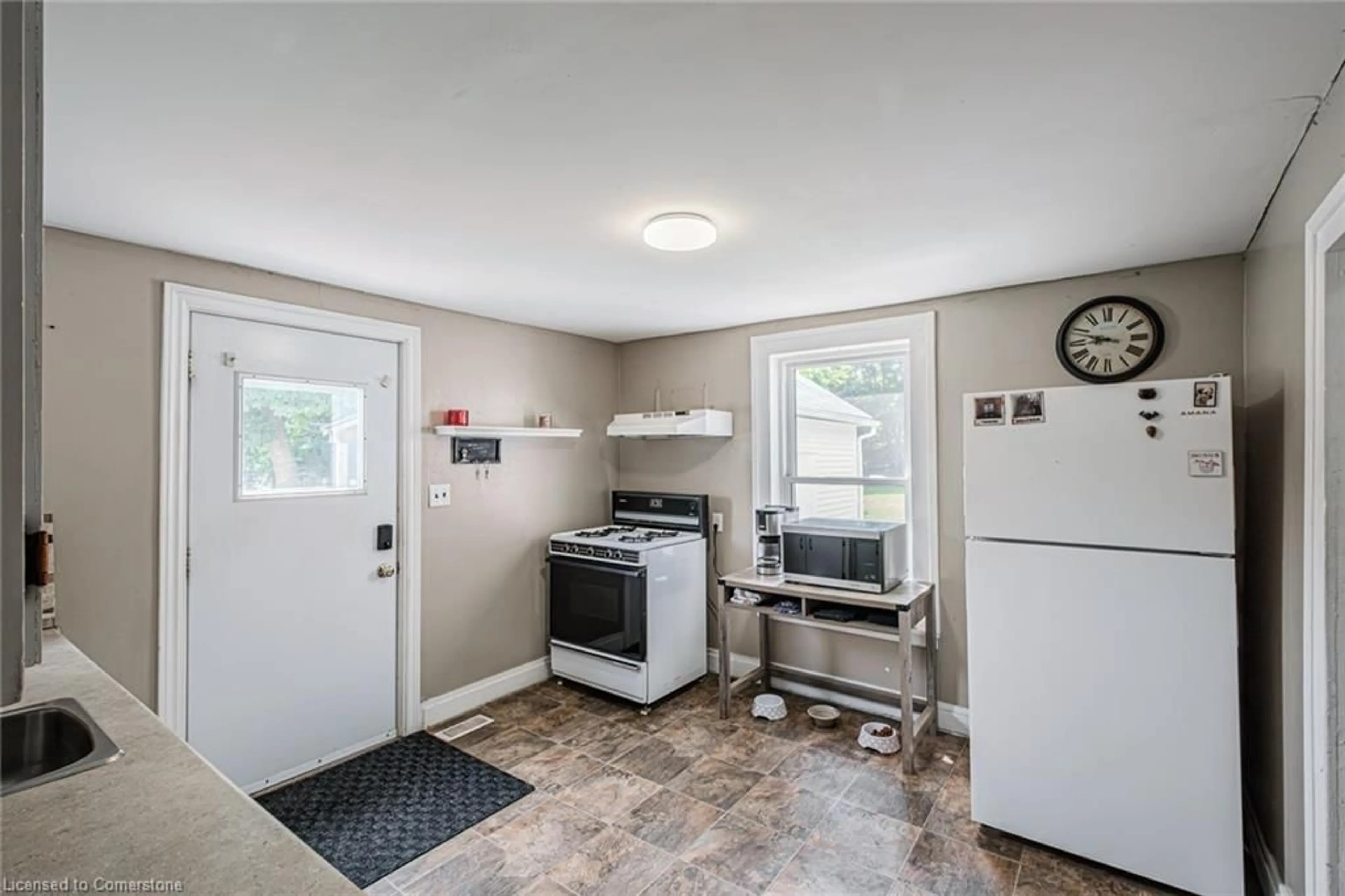 Standard kitchen, ceramic/tile floor for 279 Oakland Rd, Scotland Ontario N0E 1R0