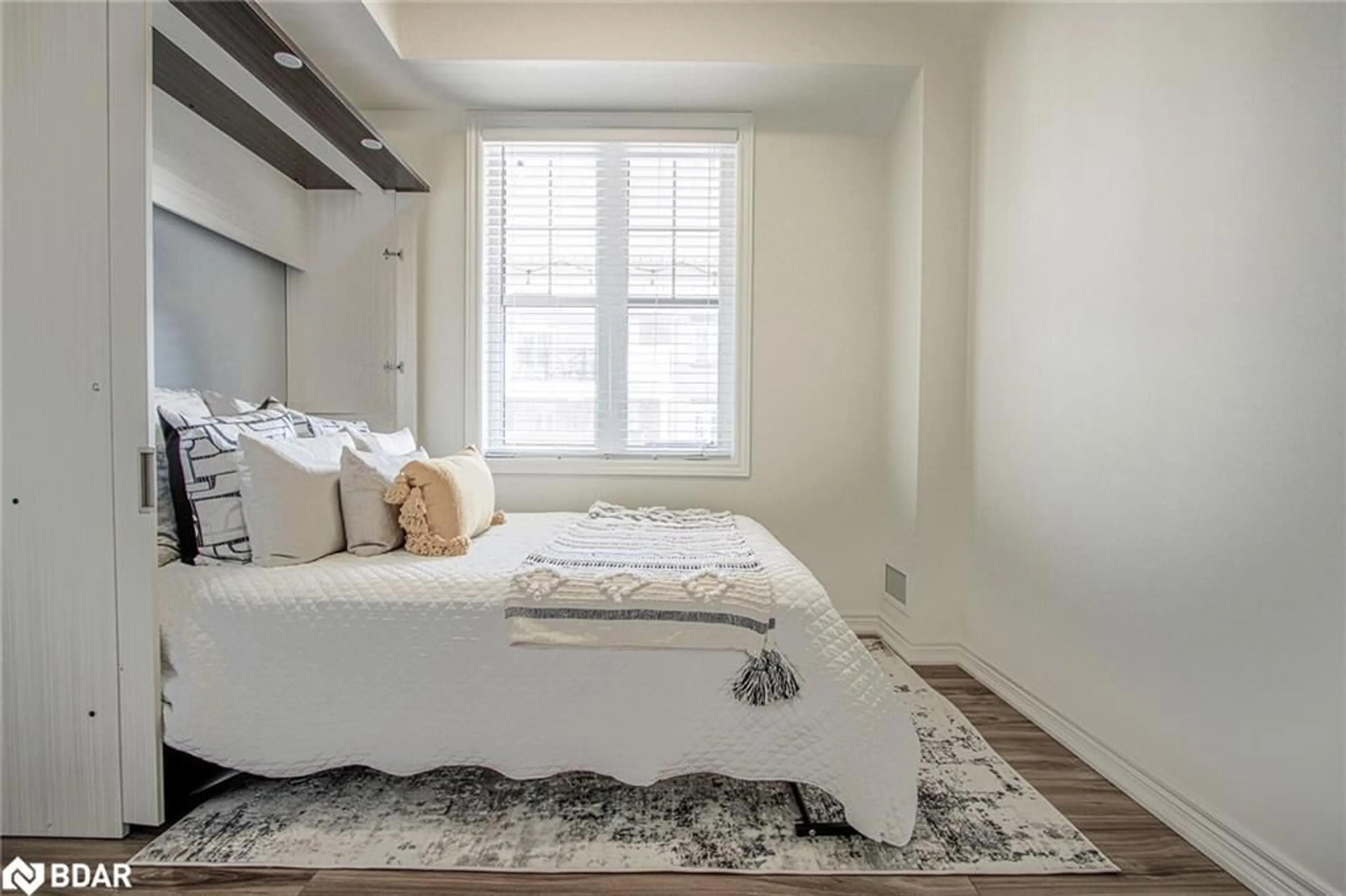 Bedroom with bed, unknown for 2339 Sawgrass Drive Dr #29, Oakville Ontario L6H 0L1