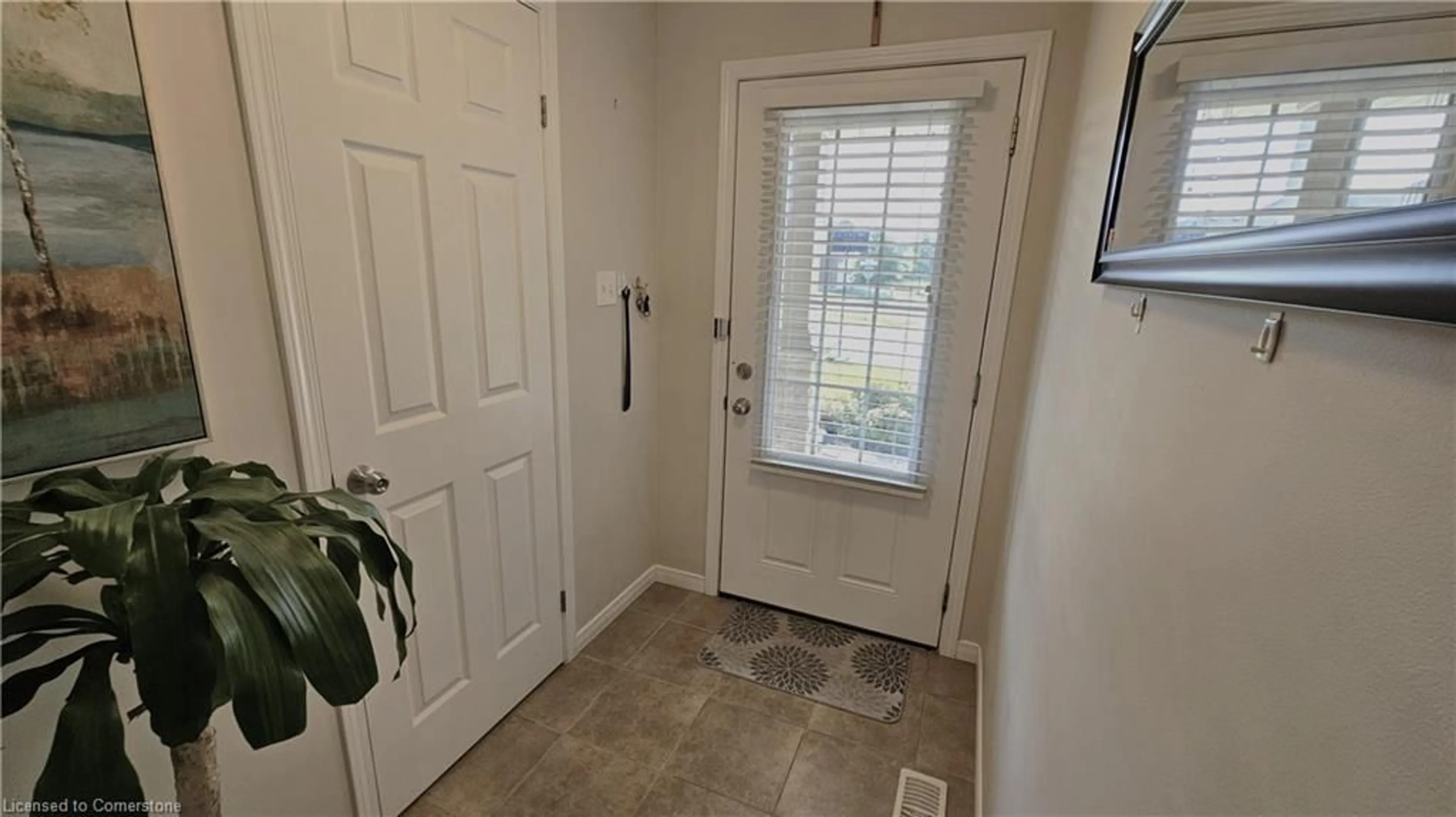 Indoor entryway for 19 Trillium Way, Simcoe Ontario N3Y 0B8