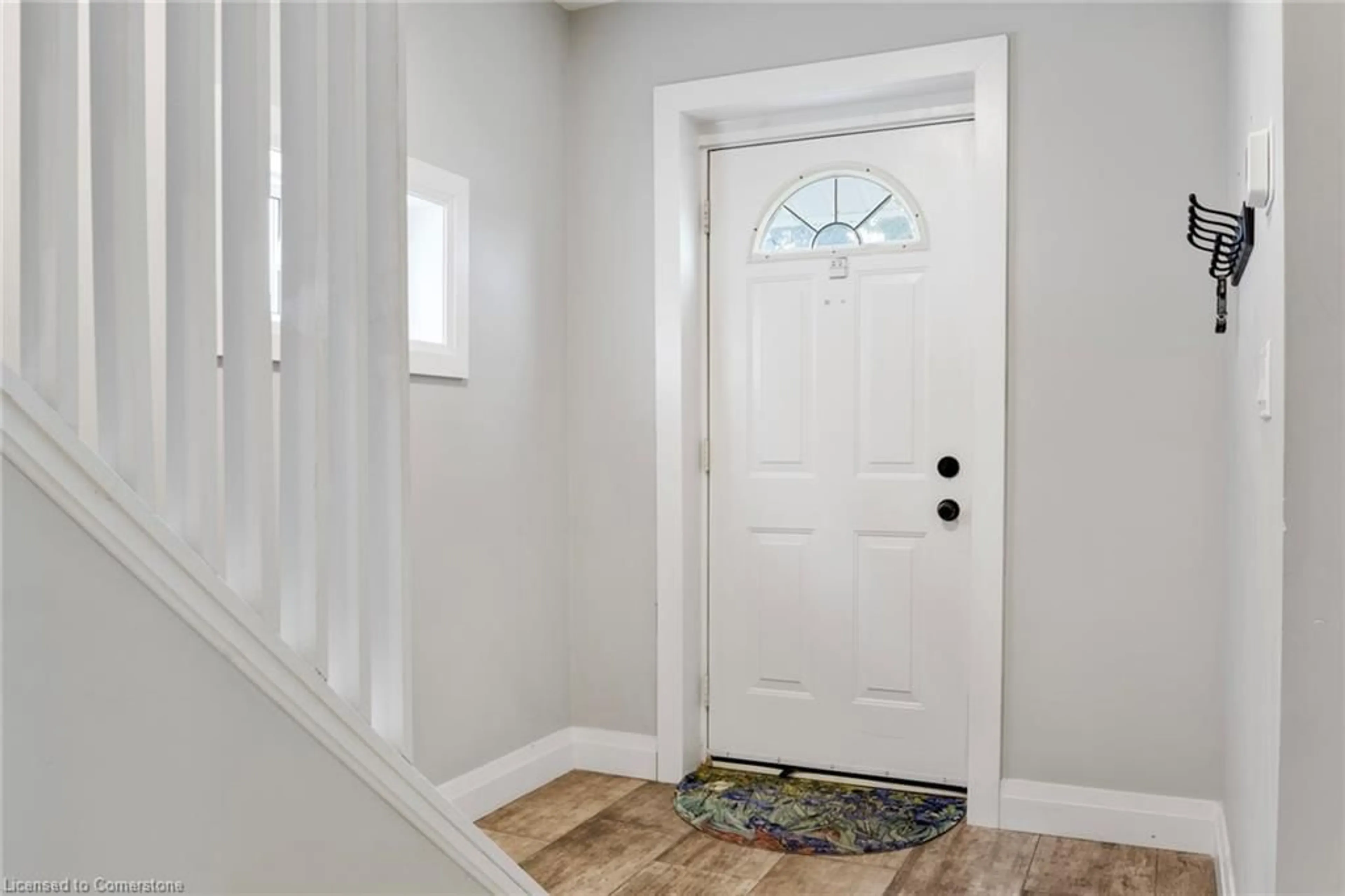 Indoor entryway for 731 William St, Cambridge Ontario N3H 3W8