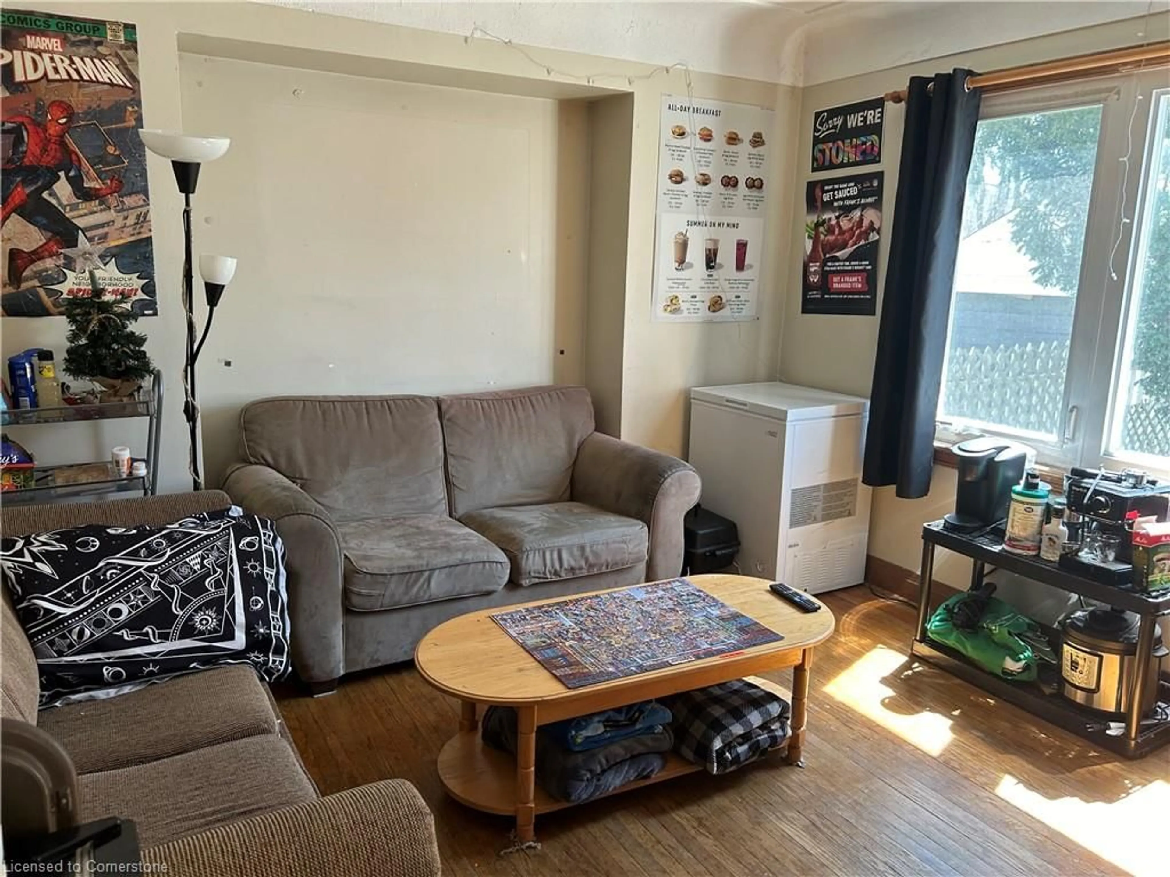 Living room with furniture, unknown for 95 Glenmount Ave, Hamilton Ontario L8S 2L3
