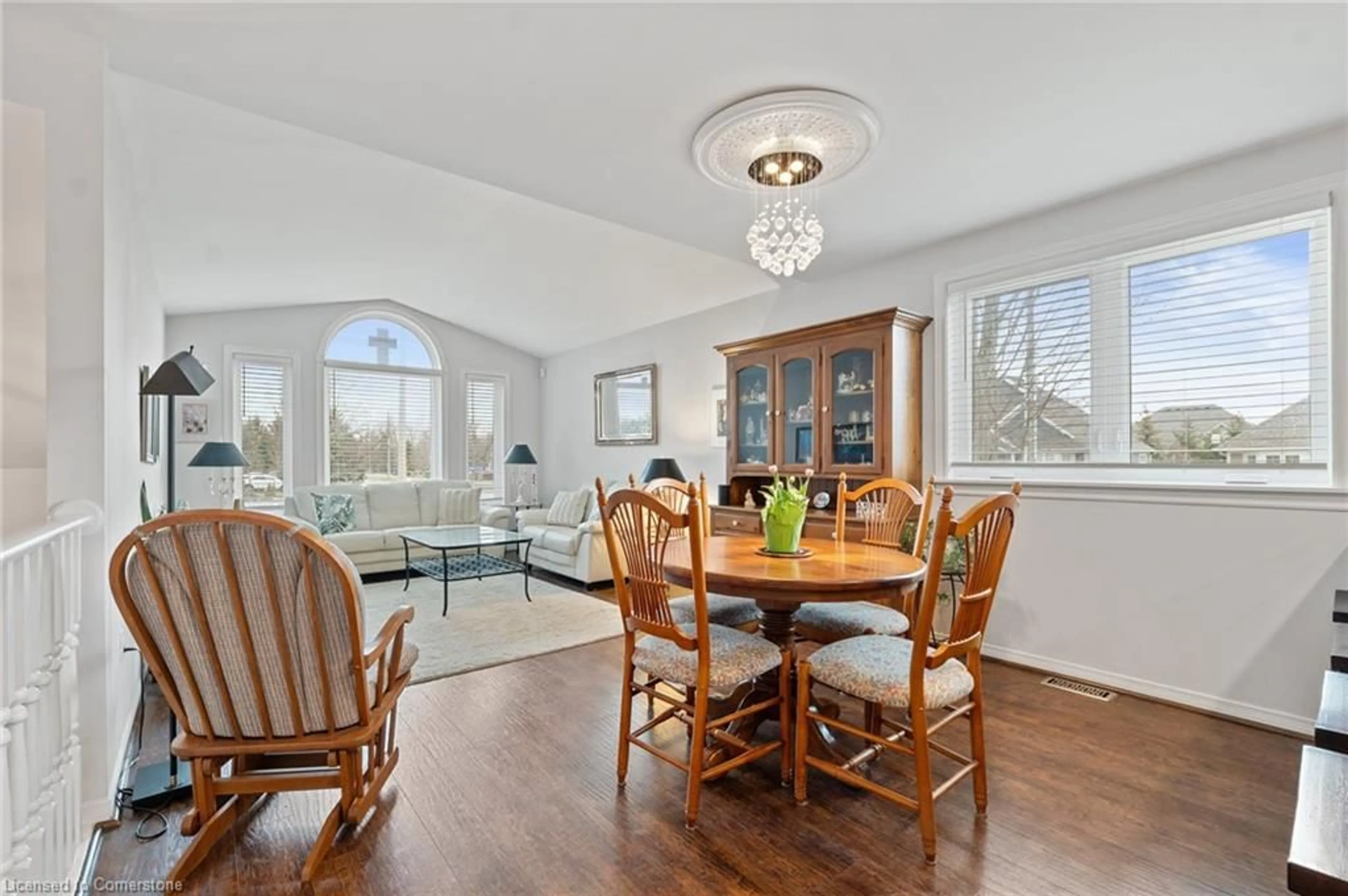 Dining room, wood/laminate floor for 7 Rochelle Cres, Ridgeway Ontario L0S 1N0