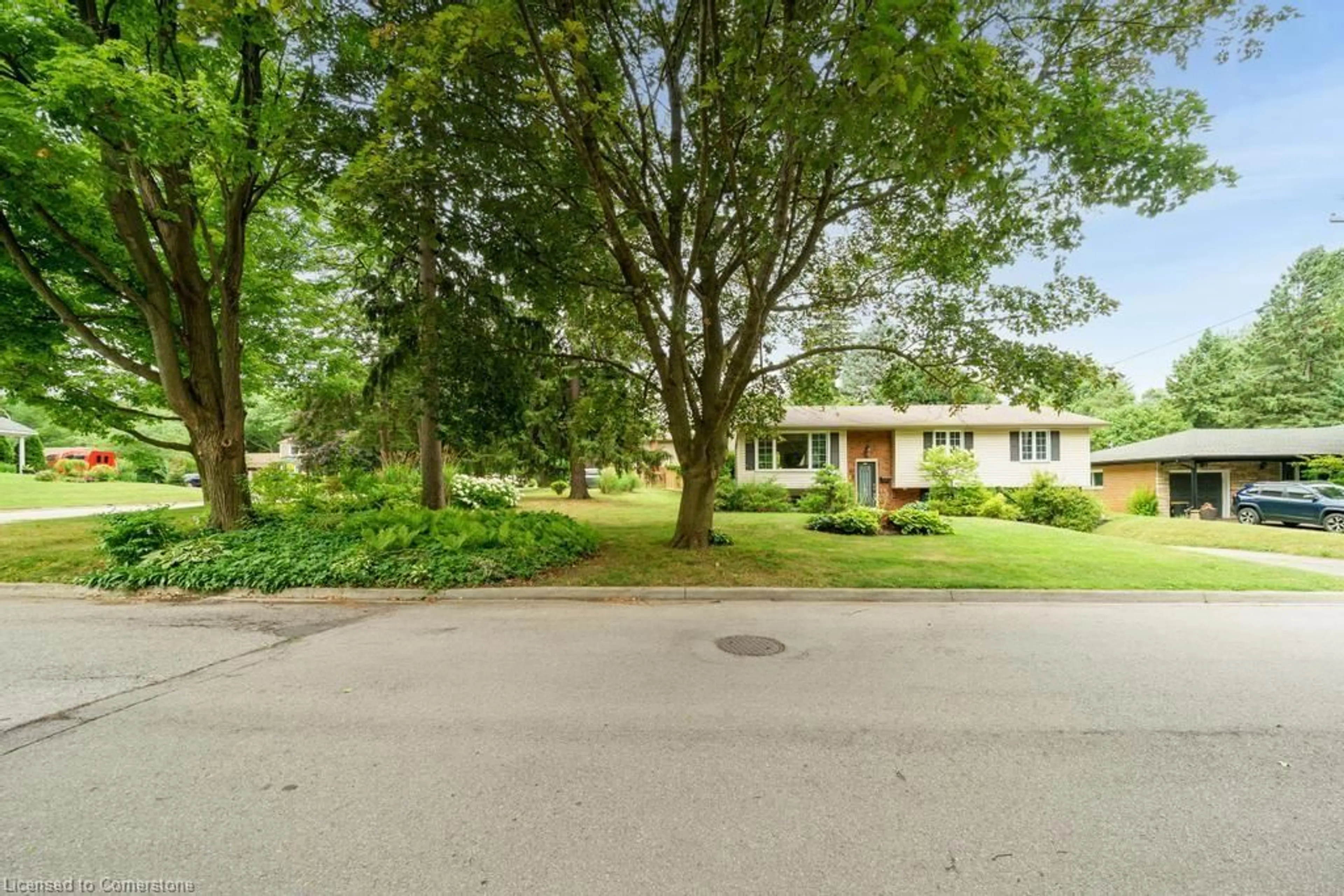 A pic from outside/outdoor area/front of a property/back of a property/a pic from drone, street for 306 Appleby Rd, Ancaster Ontario L9G 2V7