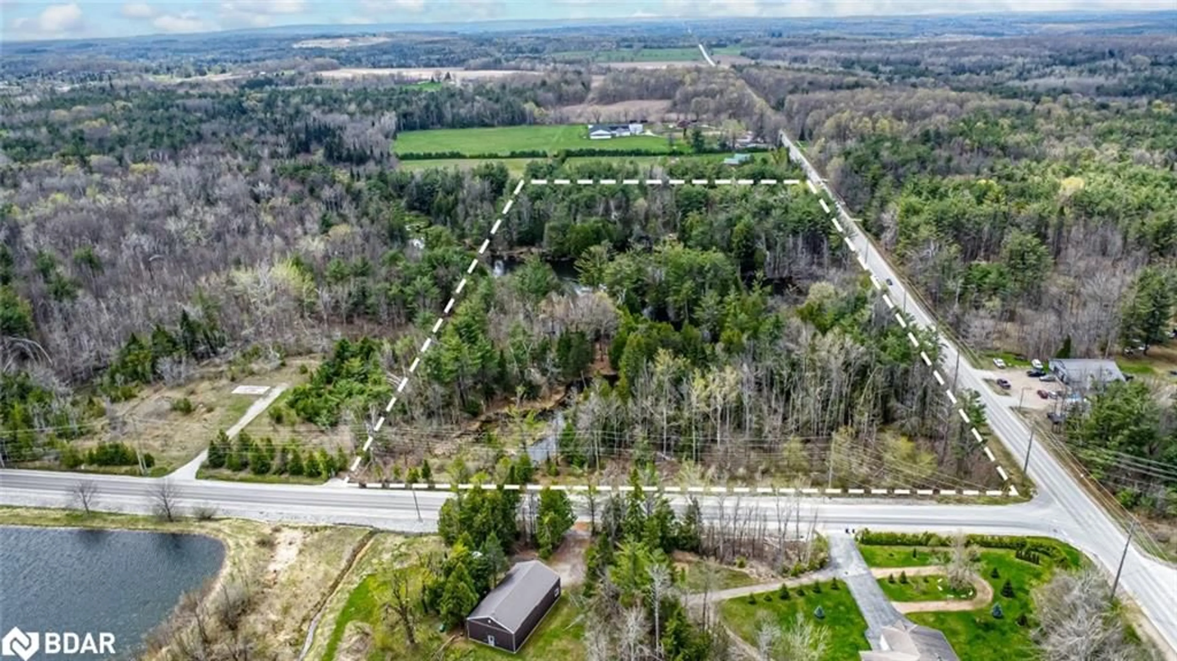 A pic from outside/outdoor area/front of a property/back of a property/a pic from drone, unknown for 4016 Carlyon Line, Severn Ontario L3V 0W8