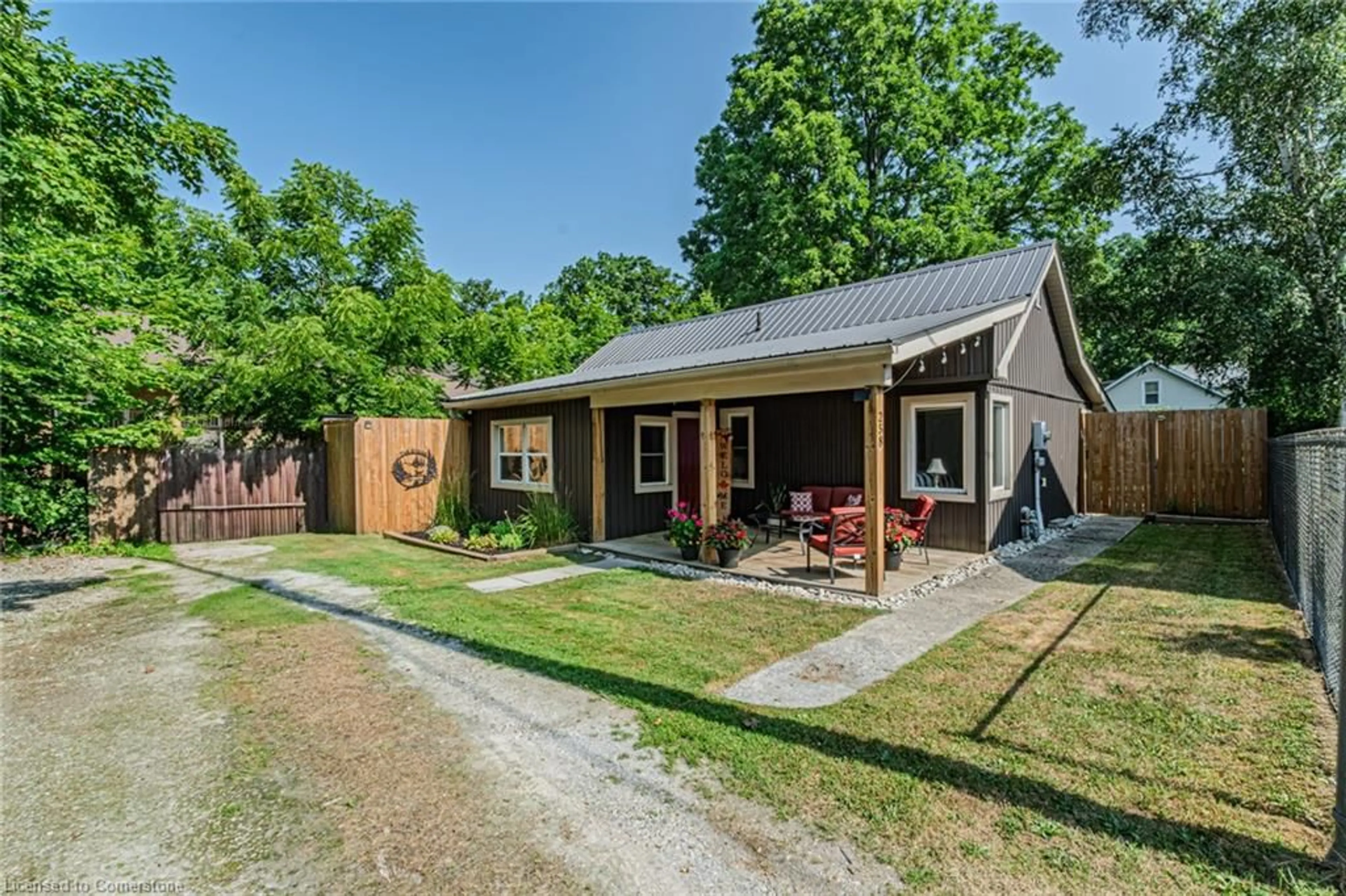 A pic from outside/outdoor area/front of a property/back of a property/a pic from drone, street for 258 Norfolk Ave, Delhi Ontario N4B 2N3