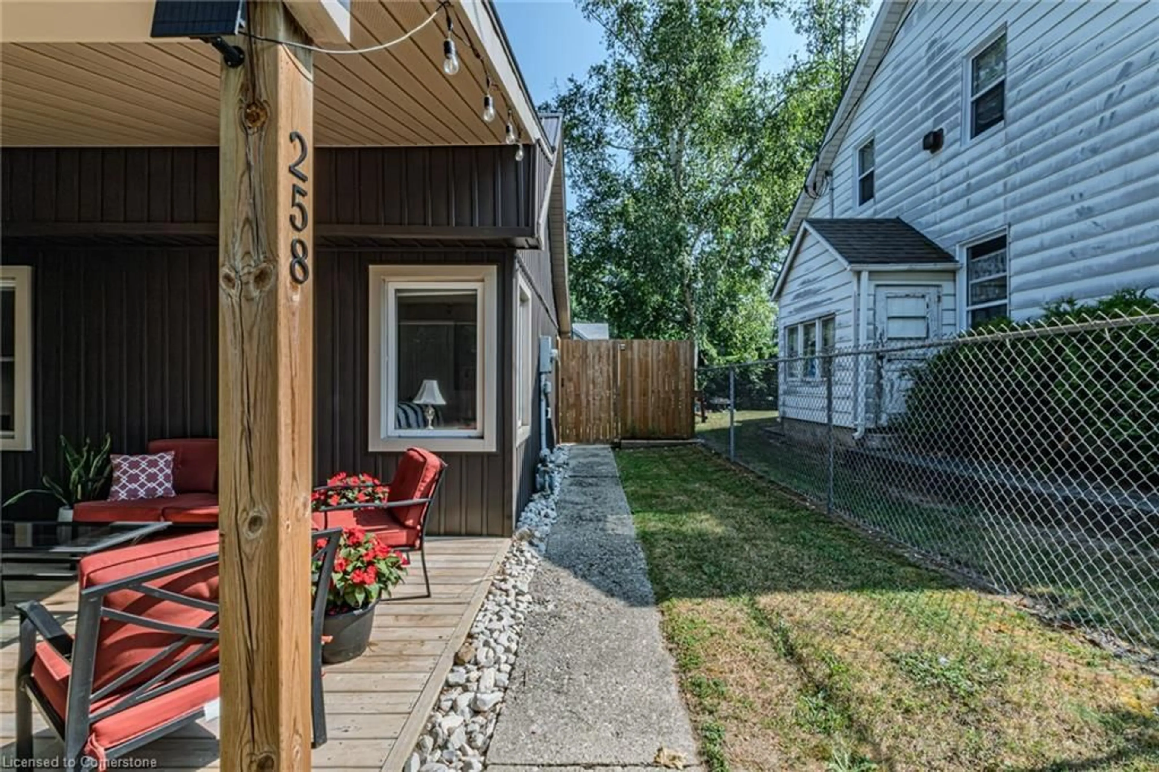 Patio, street for 258 Norfolk Ave, Delhi Ontario N4B 2N3