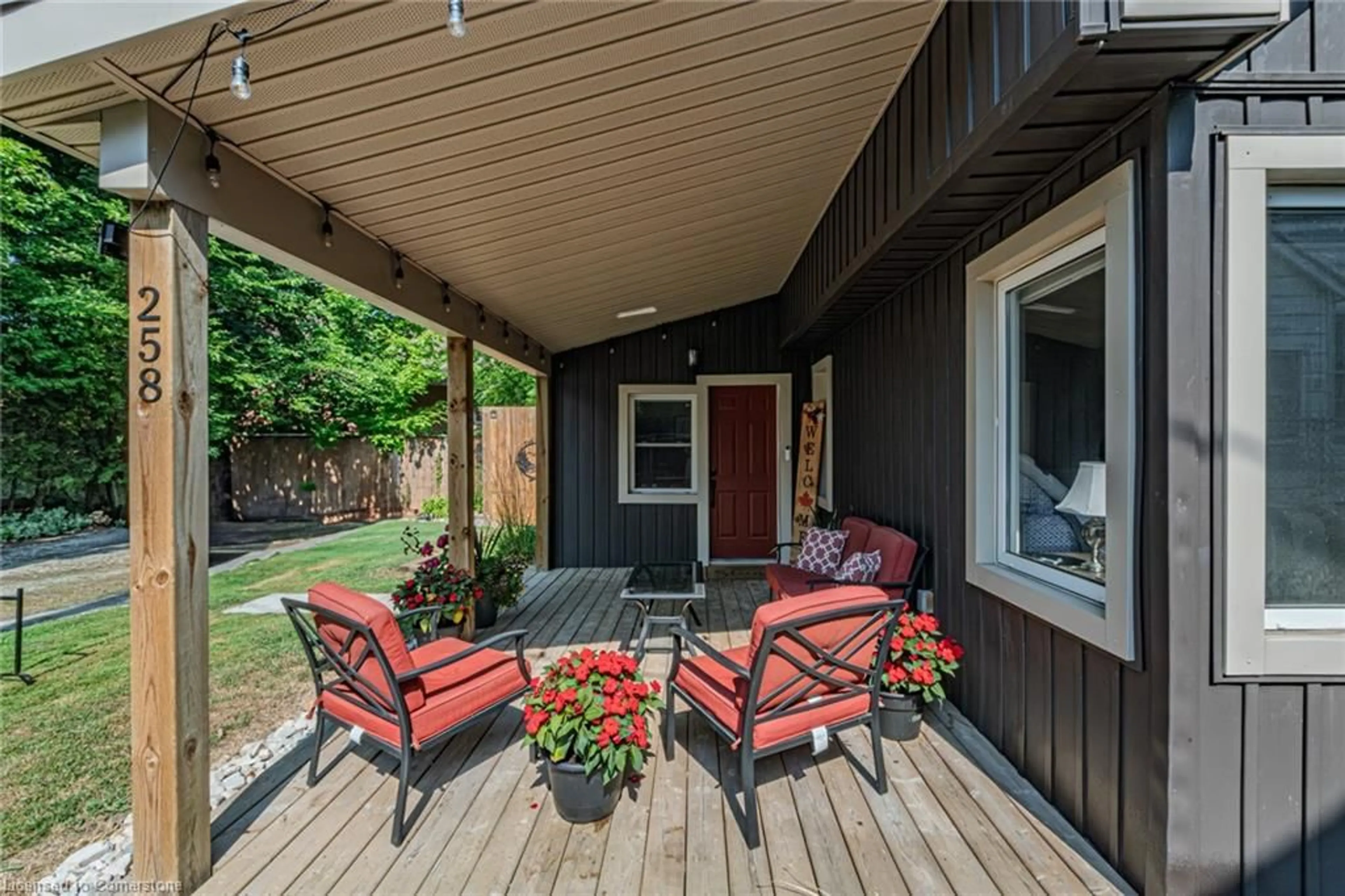 Patio, street for 258 Norfolk Ave, Delhi Ontario N4B 2N3