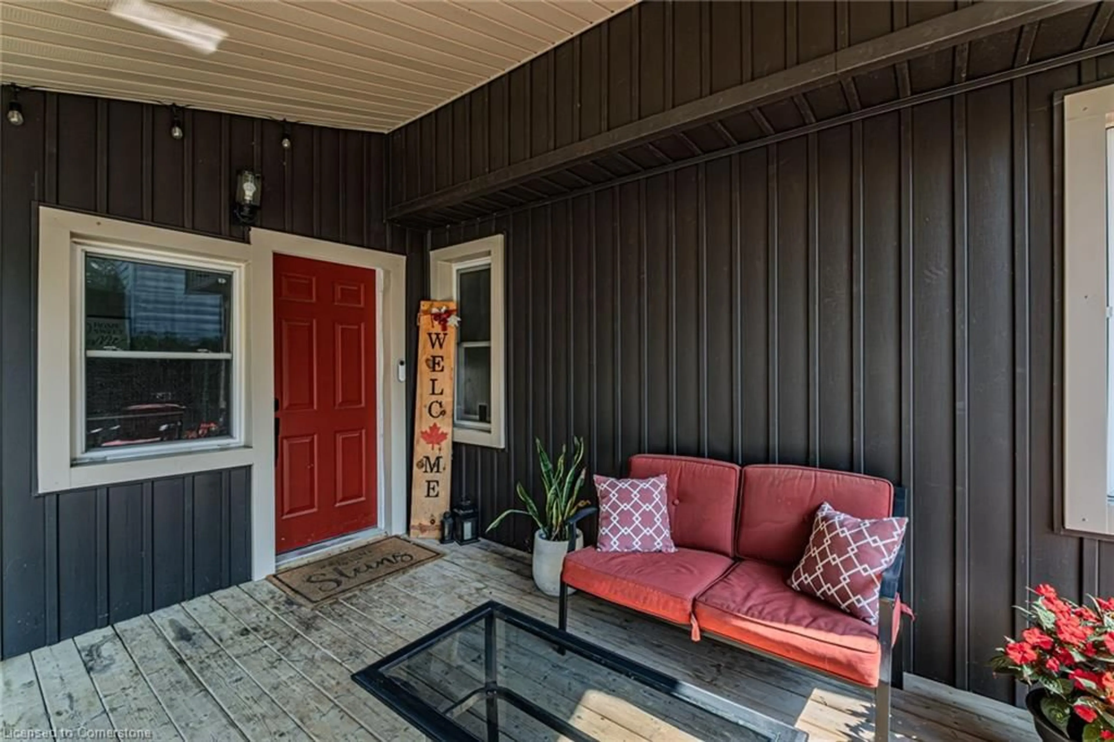 Indoor entryway for 258 Norfolk Ave, Delhi Ontario N4B 2N3