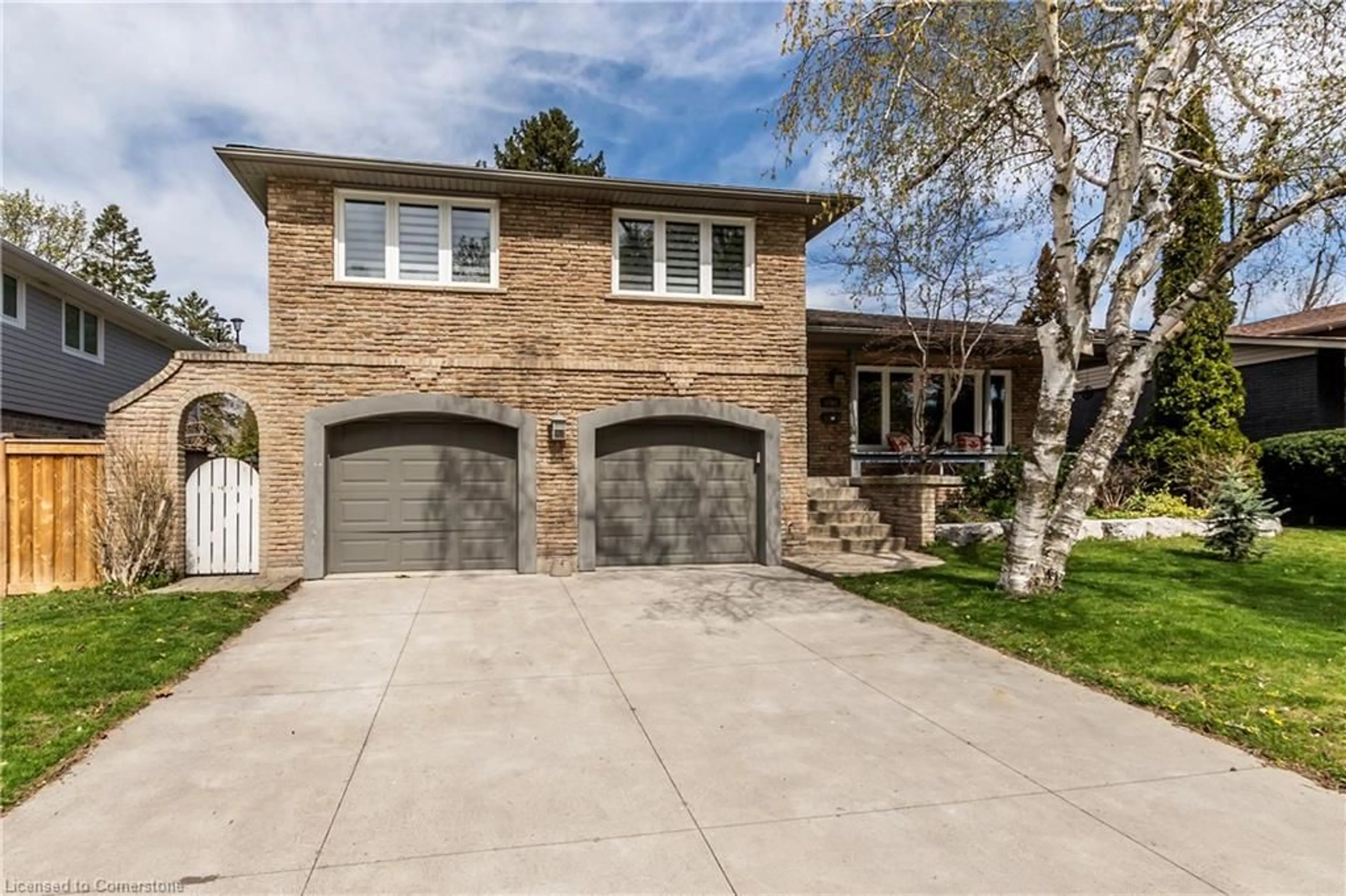 Home with brick exterior material, street for 4463 Hawthorne Dr, Burlington Ontario L7L 1G7