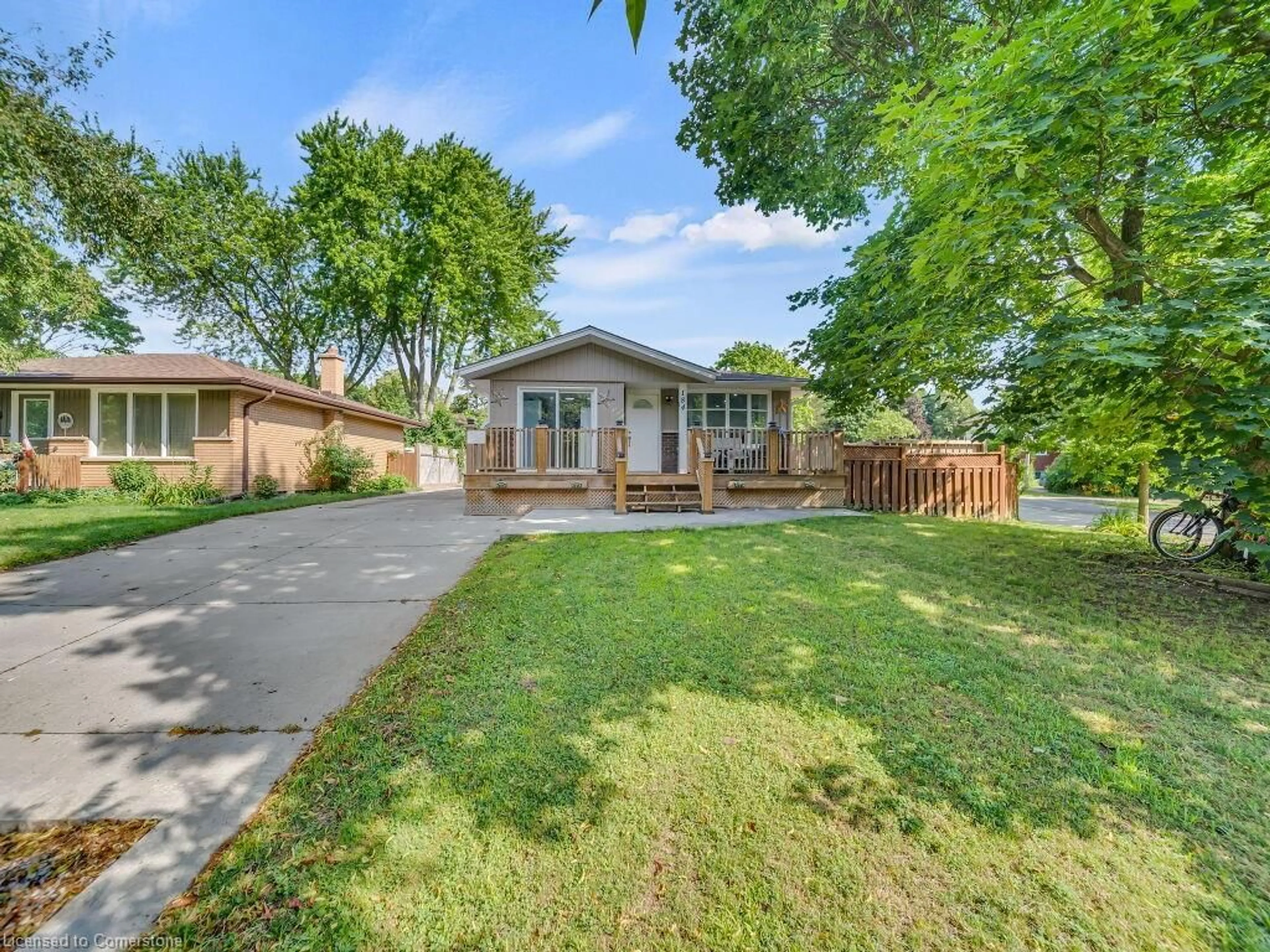 A pic from outside/outdoor area/front of a property/back of a property/a pic from drone, street for 184 Cedarvale Cres, Waterloo Ontario N2L 4T2