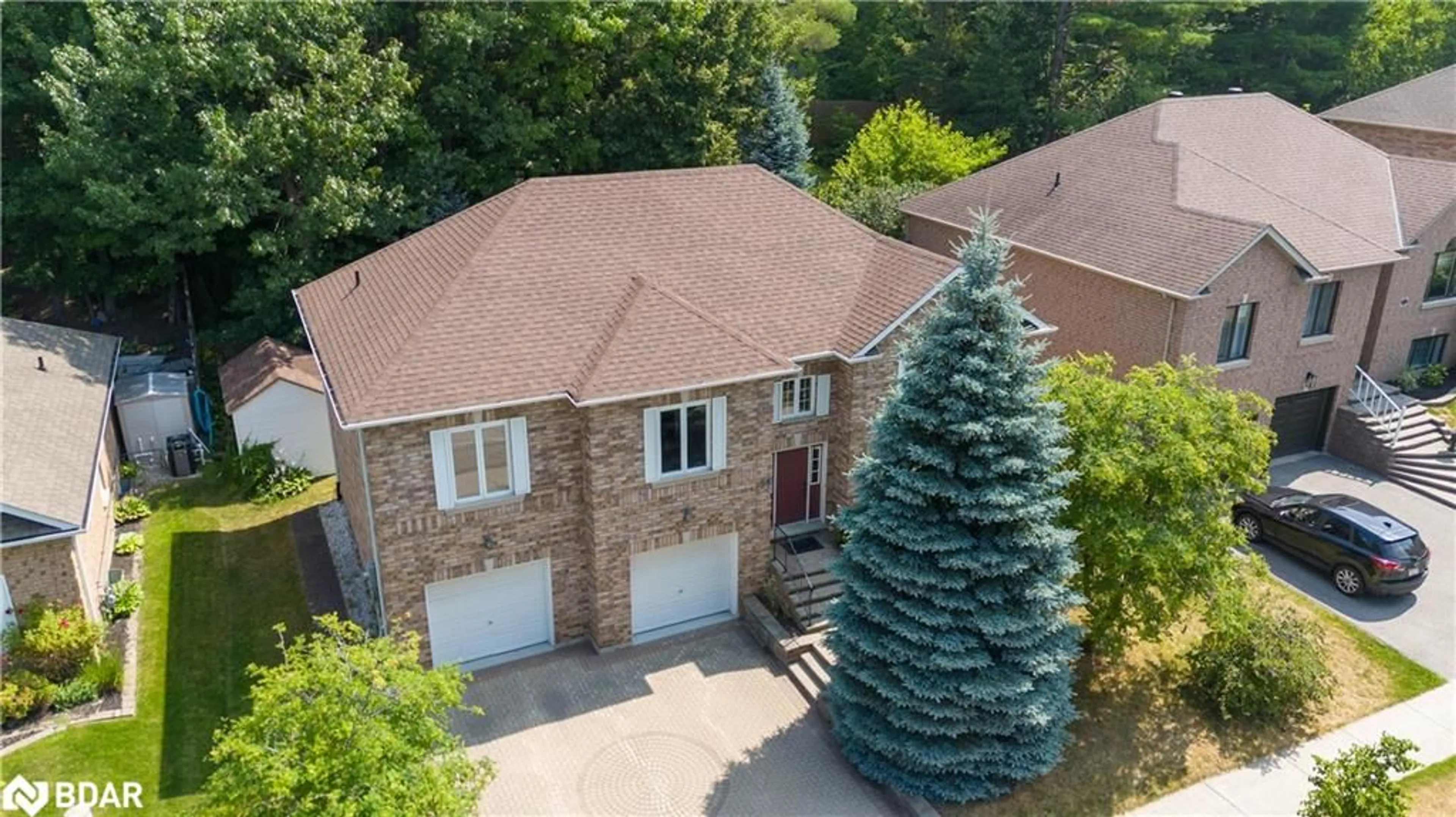 A pic from outside/outdoor area/front of a property/back of a property/a pic from drone, street for 23 Grouse Glen&, Barrie Ontario L4N 7Z5