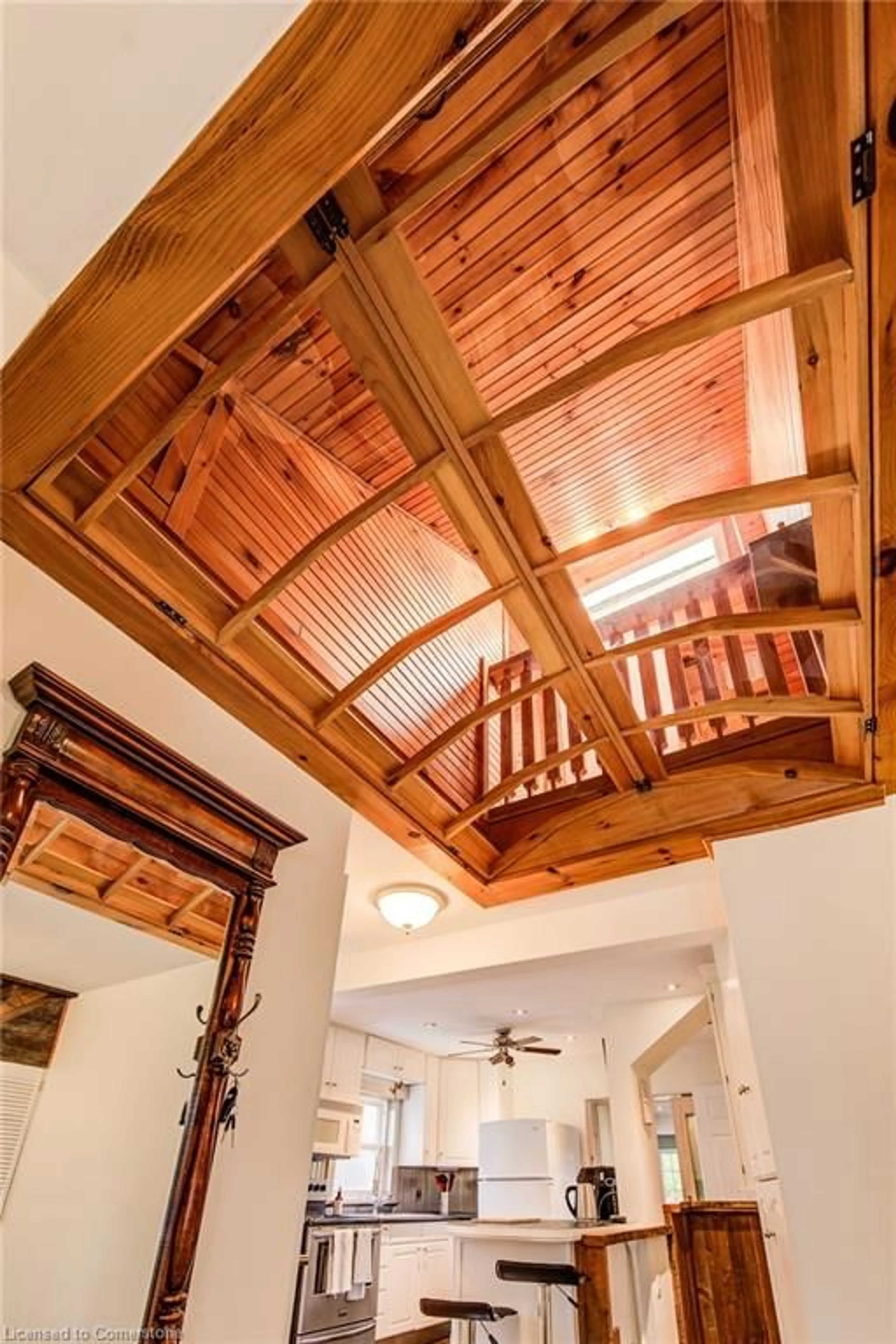 Indoor foyer for 52 Barbara Cres, Kitchener Ontario N2M 4N2
