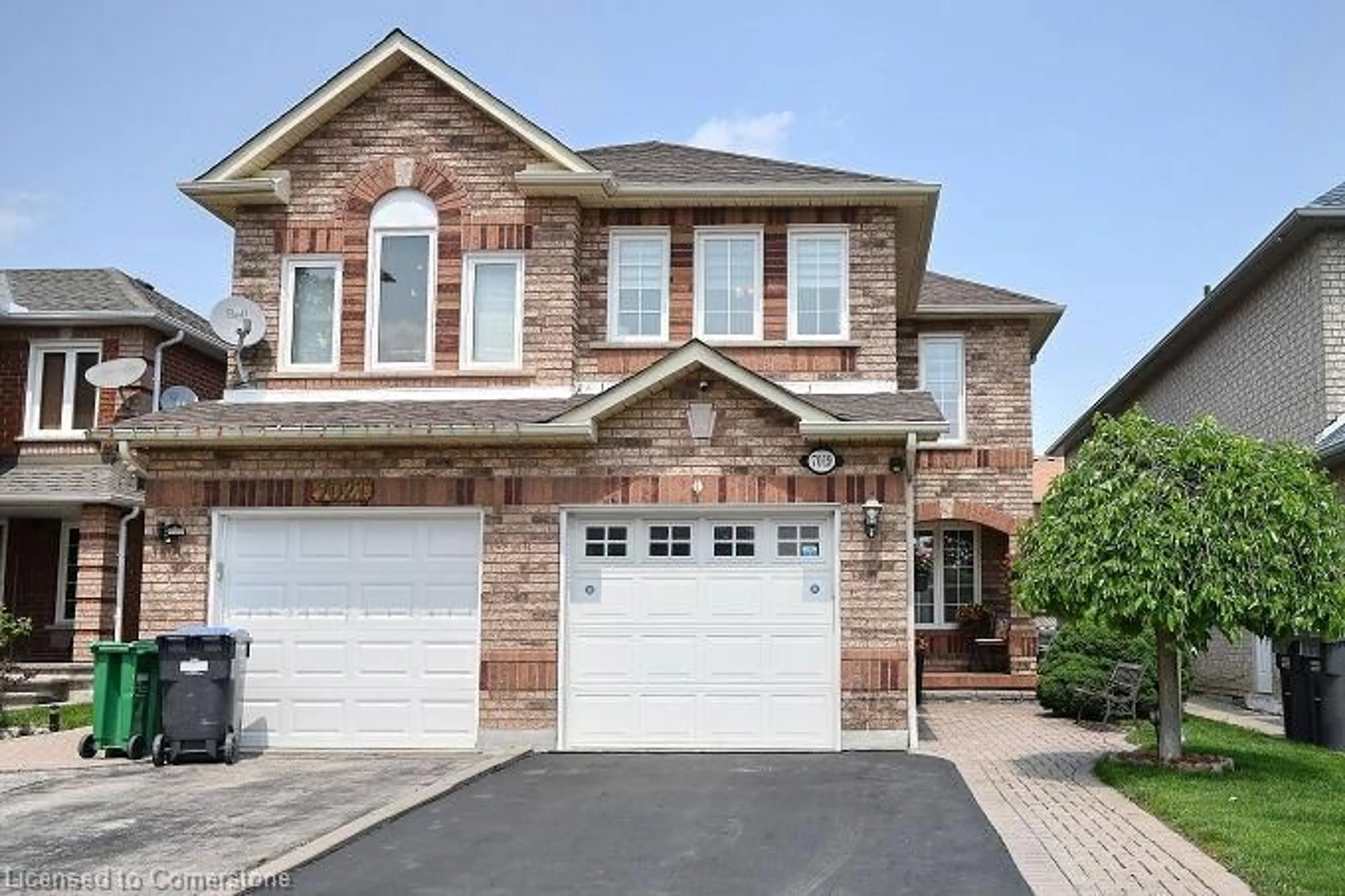 Home with brick exterior material, street for 7019 Graydon Crt, Mississauga Ontario L5N 7H4