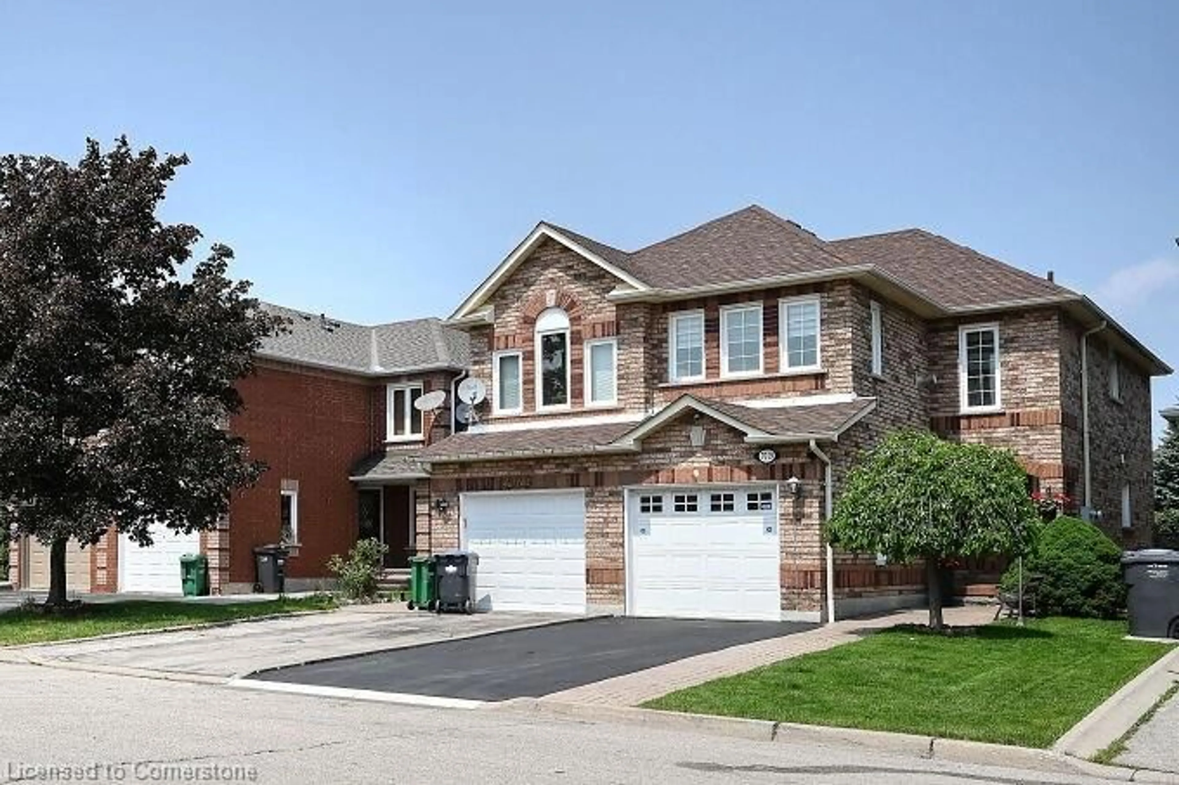 Home with brick exterior material, street for 7019 Graydon Crt, Mississauga Ontario L5N 7H4