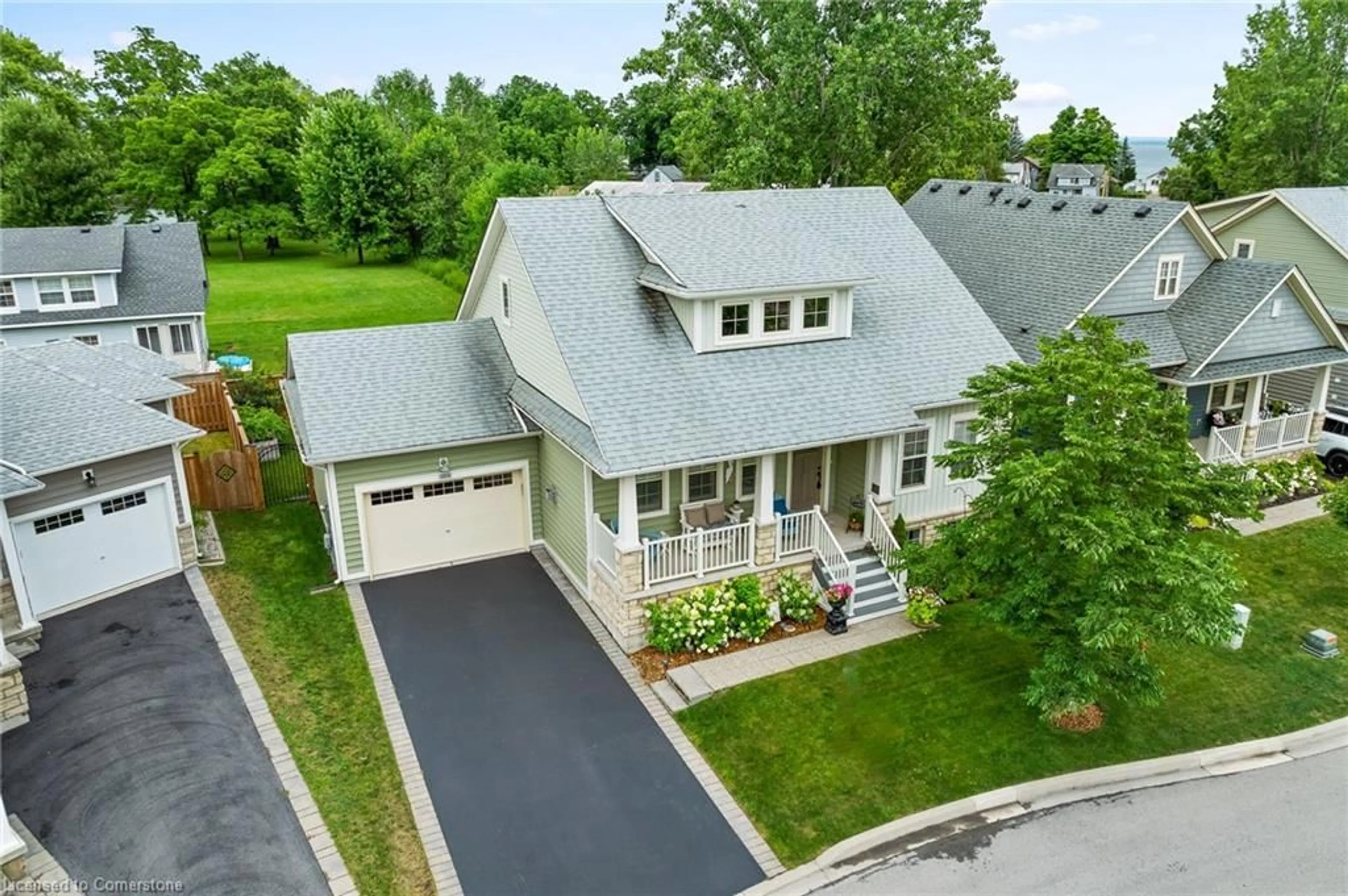 A pic from outside/outdoor area/front of a property/back of a property/a pic from drone, street for 3814 Ryan Ave, Crystal Beach Ontario L0S 1B0