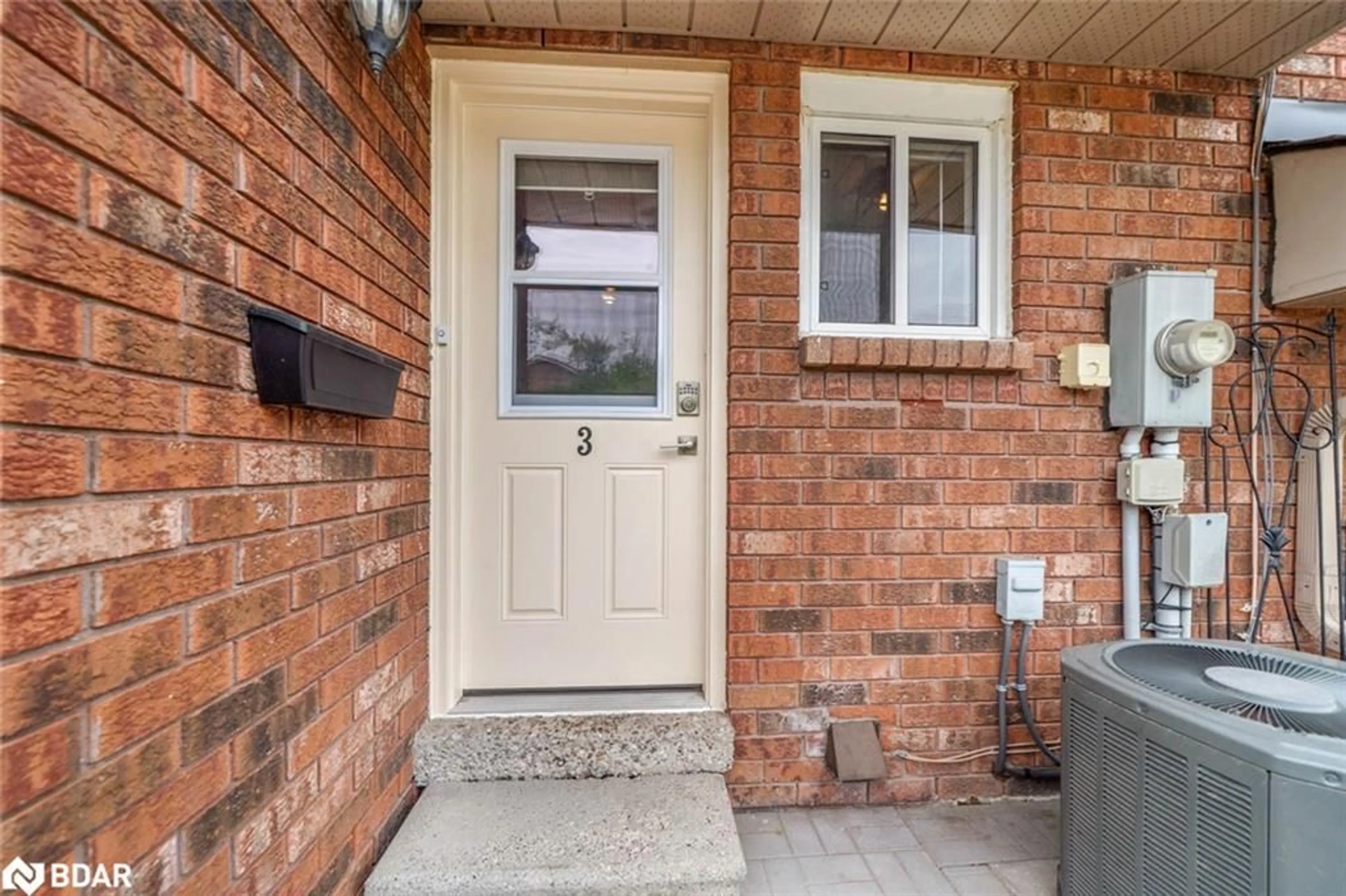 Indoor entryway for 3 Partridge Rd #49, Simcoe Ontario L4N 6W4