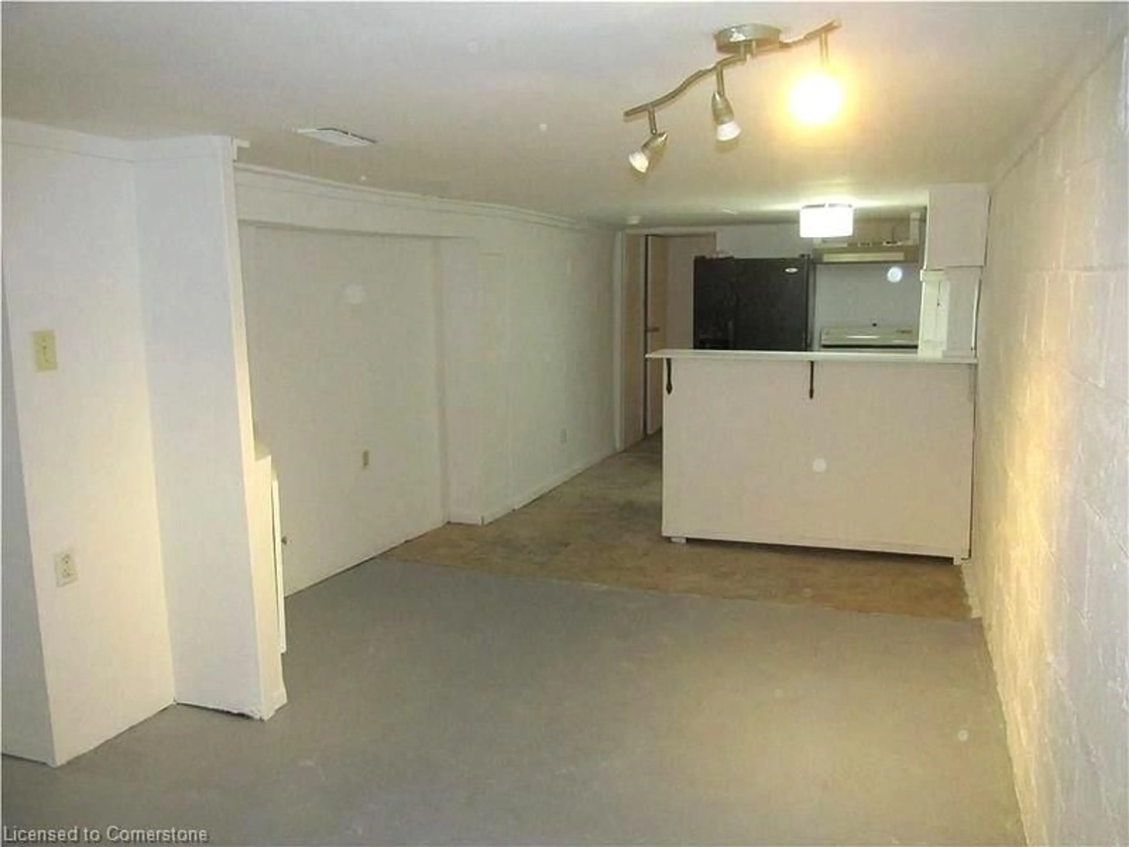 A pic of a room for 136 Robins Ave, Hamilton Ontario L8H 4N8