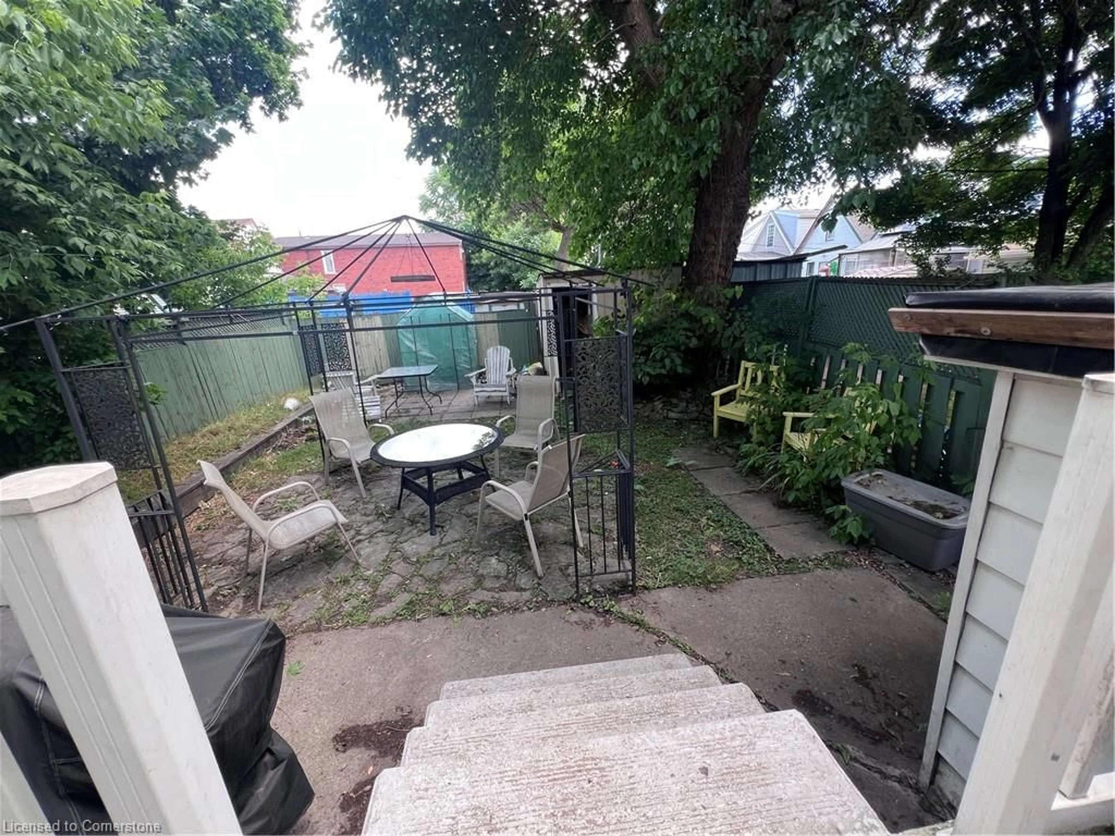 Patio, street for 136 Robins Ave, Hamilton Ontario L8H 4N8
