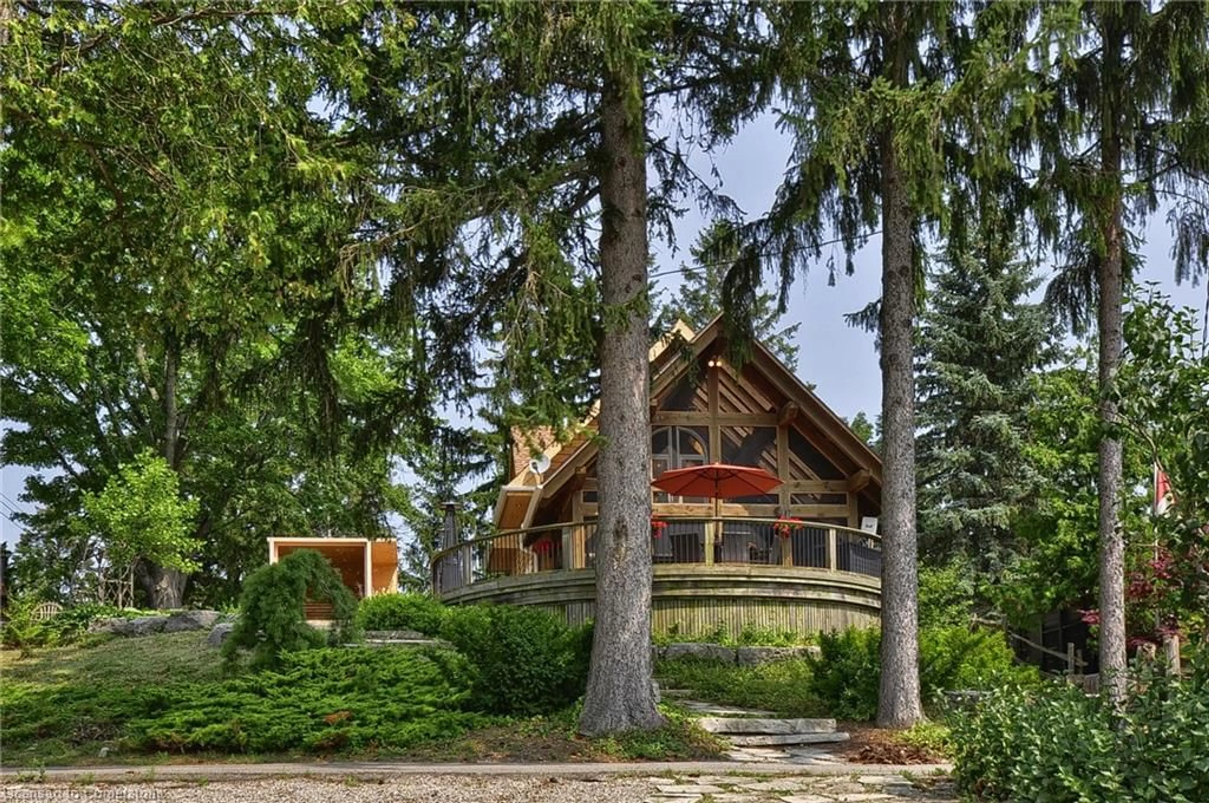 Patio, forest/trees view for 6 Lake Ave, Puslinch Ontario N3C 2V4