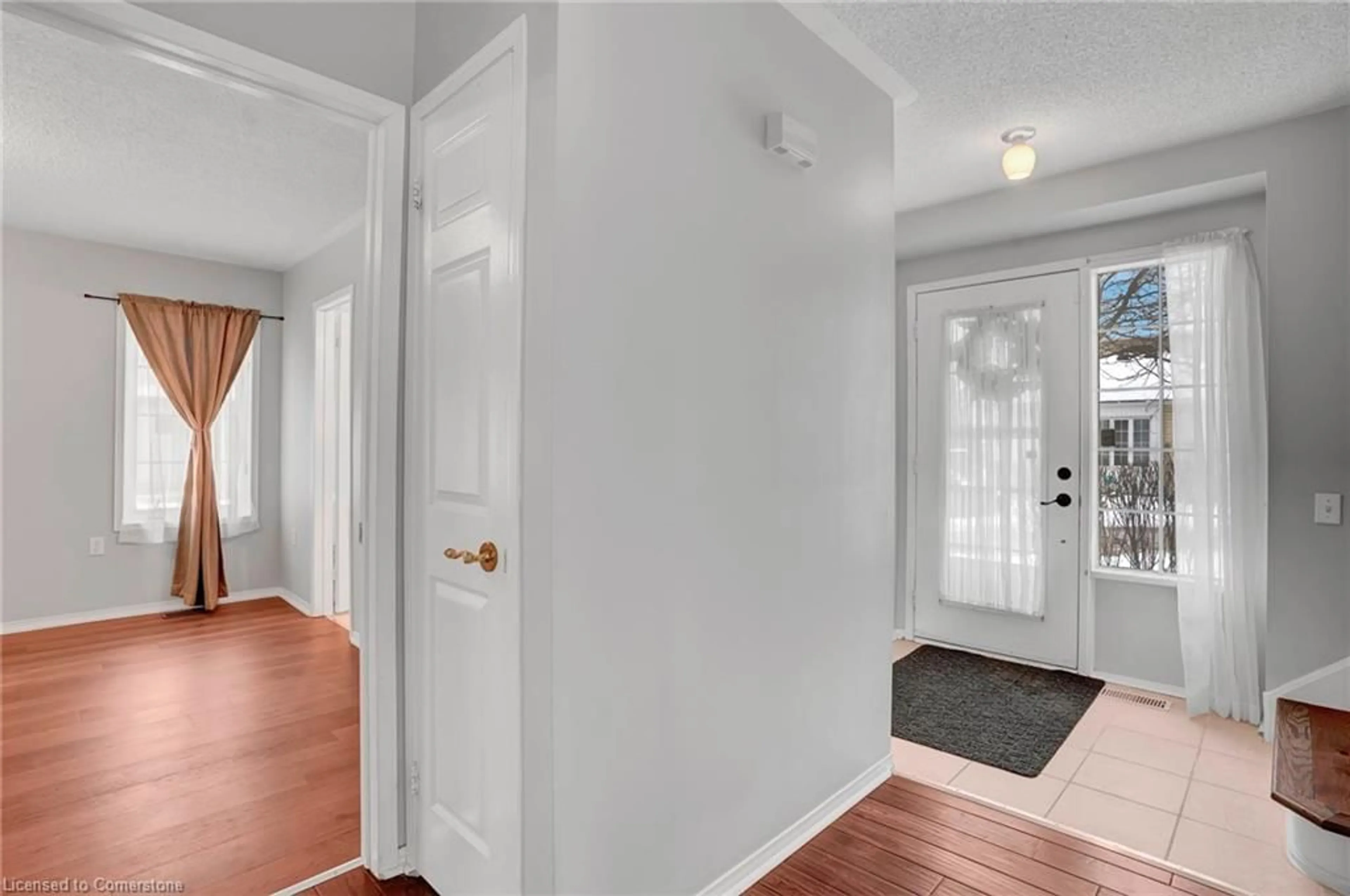 Indoor entryway for 331 Silverbirch Blvd, Mount Hope Ontario L0R 1W0