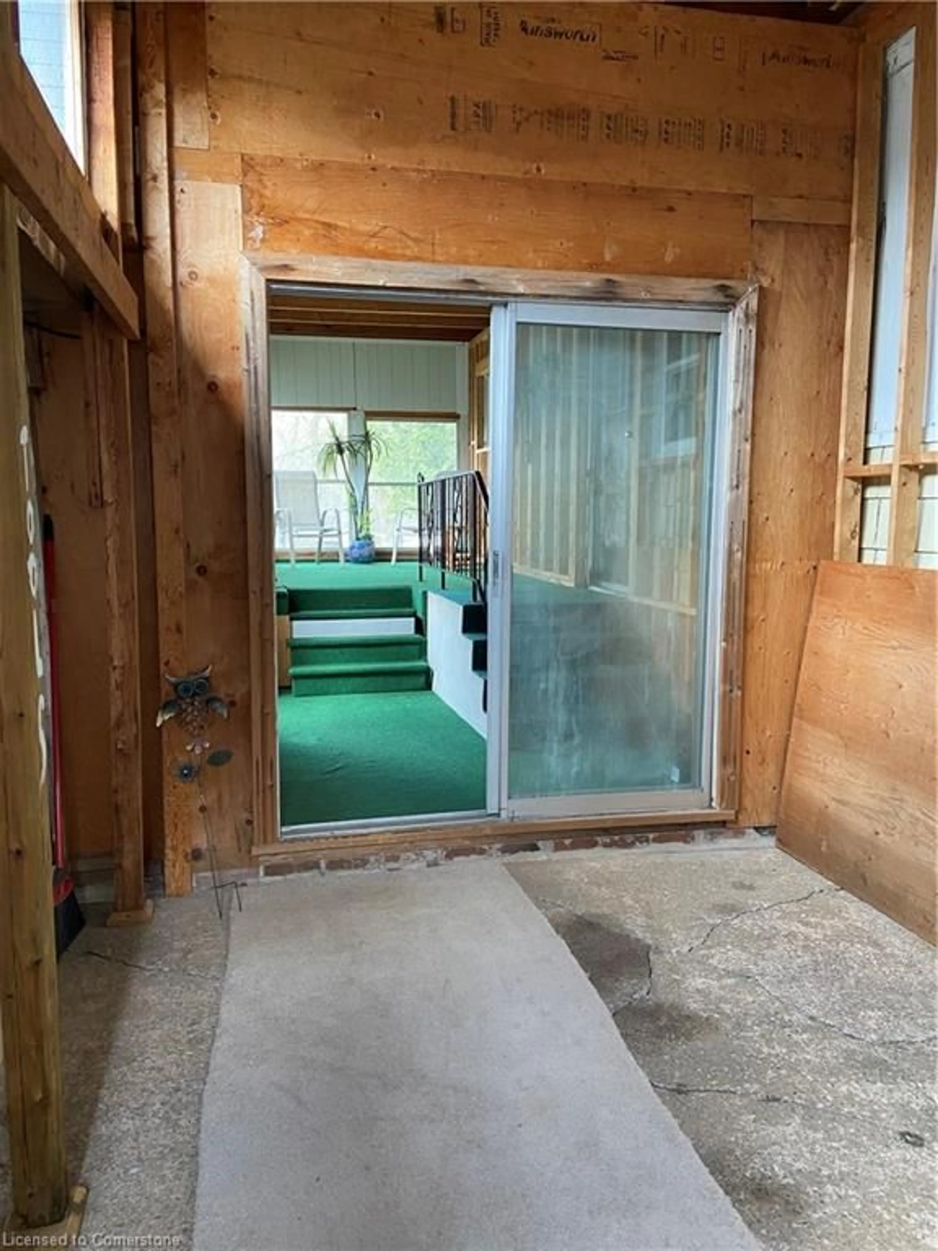 Indoor foyer for 12 Macpherson Cres, Flamborough Ontario N0B 2J0