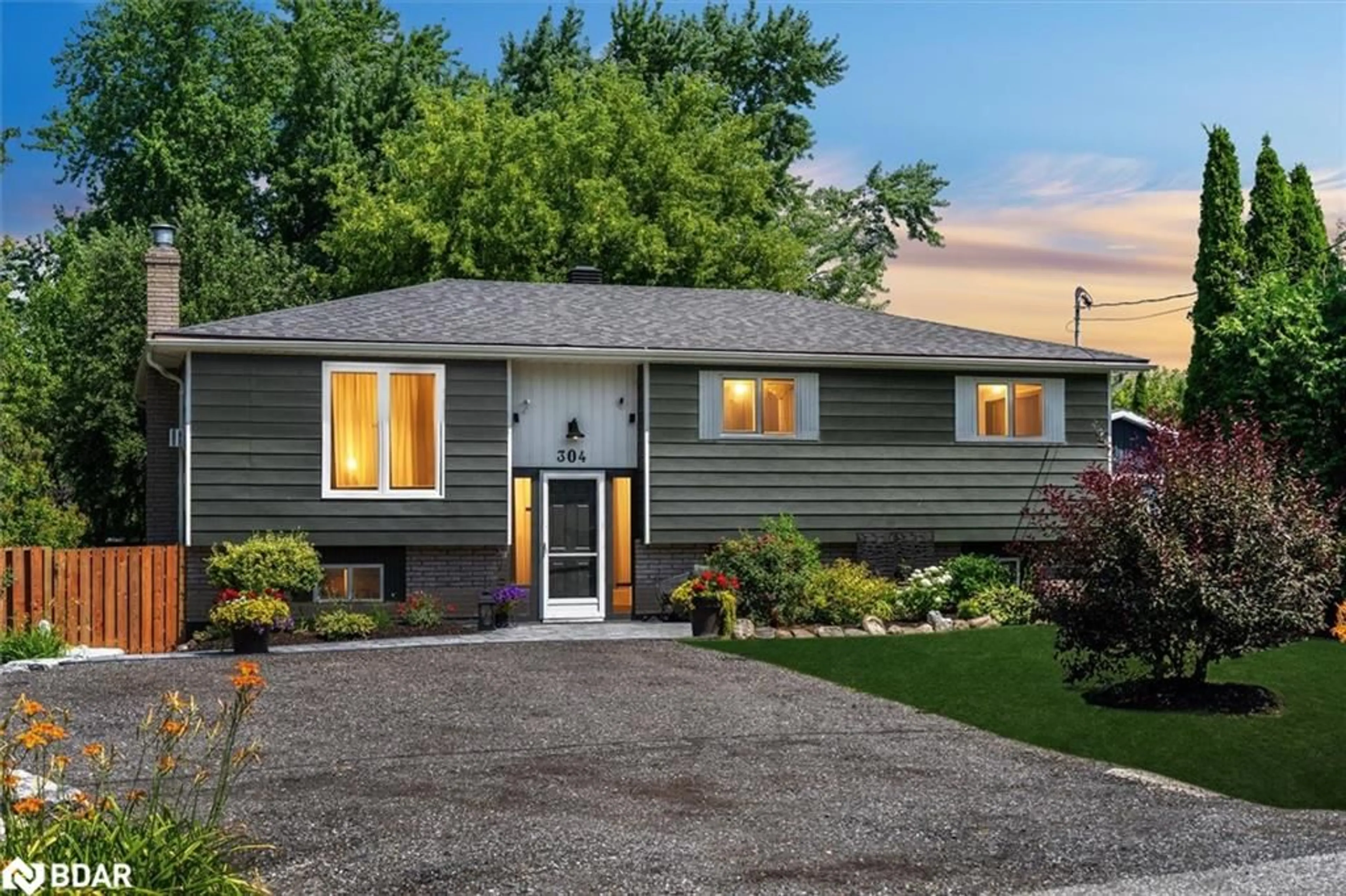Home with vinyl exterior material, street for 304 Annshiela Dr, Keswick Ontario L4P 3A5