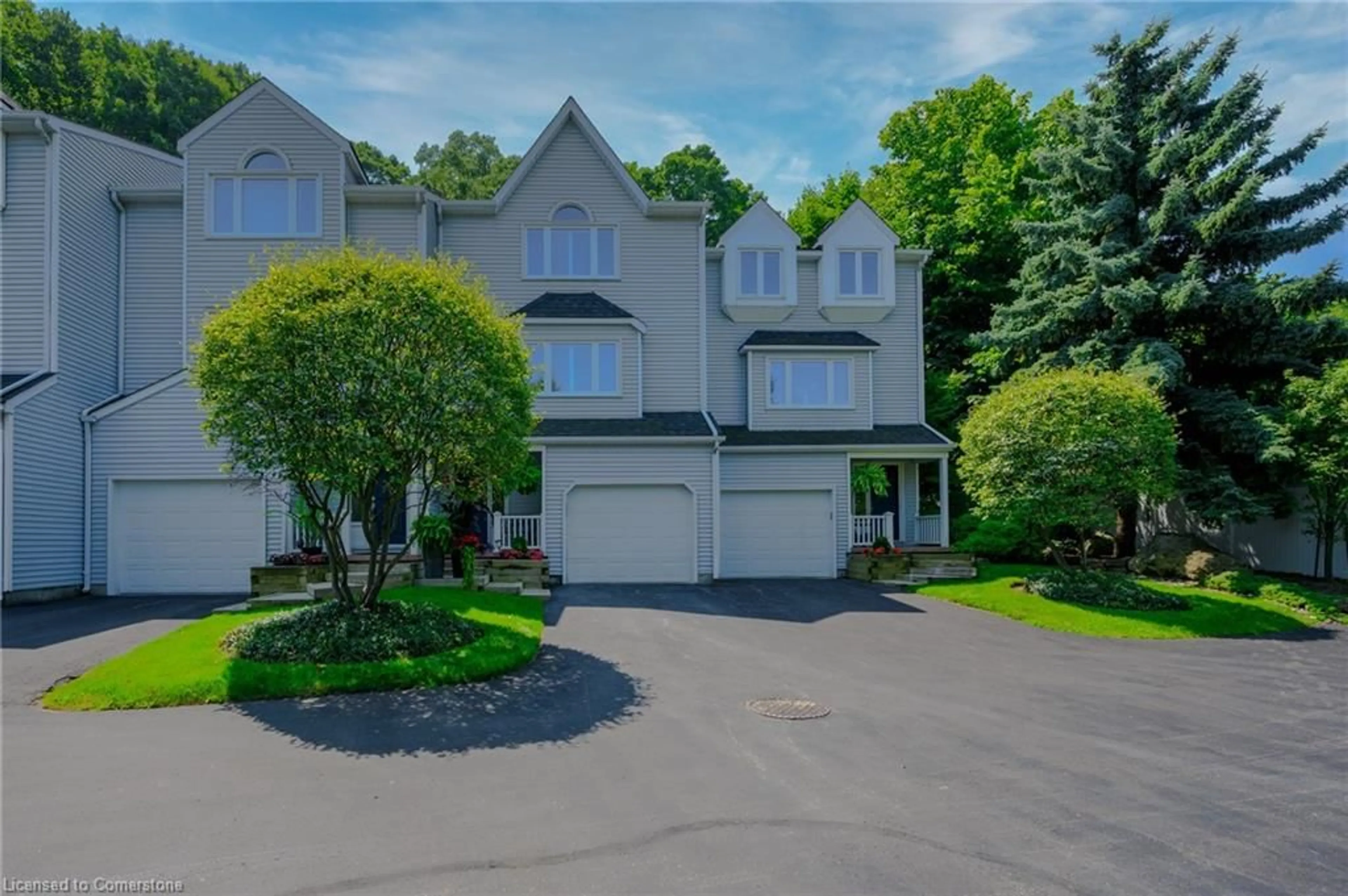 A pic from outside/outdoor area/front of a property/back of a property/a pic from drone, street for 177 Main St #8, Grimsby Ontario L3M 1S1