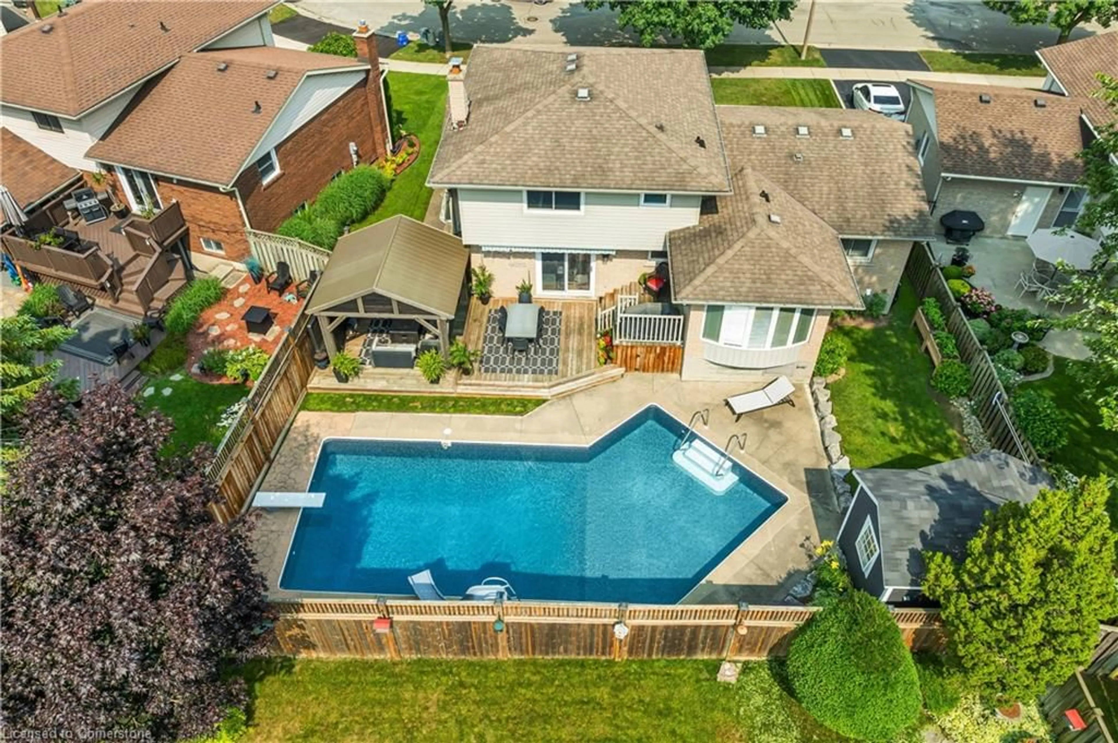 A pic from outside/outdoor area/front of a property/back of a property/a pic from drone, water/lake/river/ocean view for 126 Winding Way, Kitchener Ontario N2N 1N4