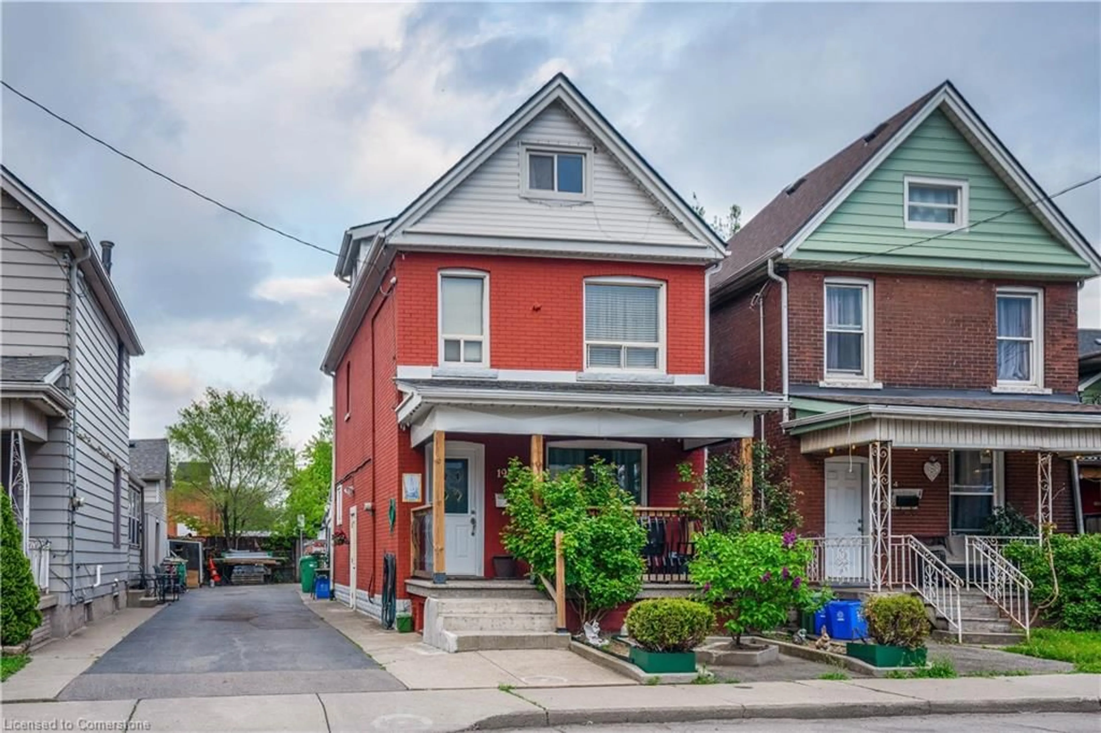 Home with brick exterior material, street for 196 Avondale St, Hamilton Ontario L8L 7C3