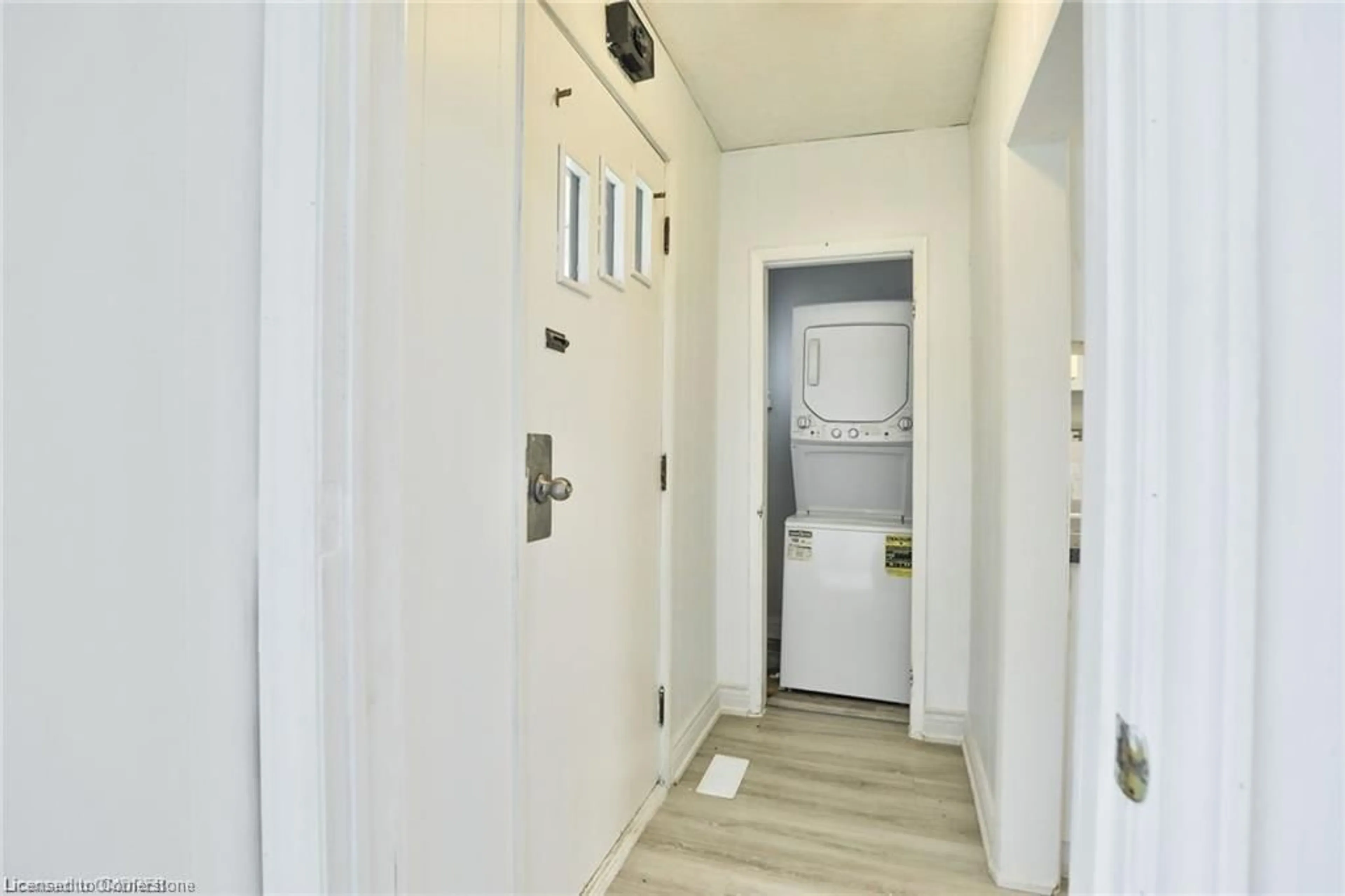 Indoor entryway for 35 West 3rd St, Hamilton Ontario L9C 3J8