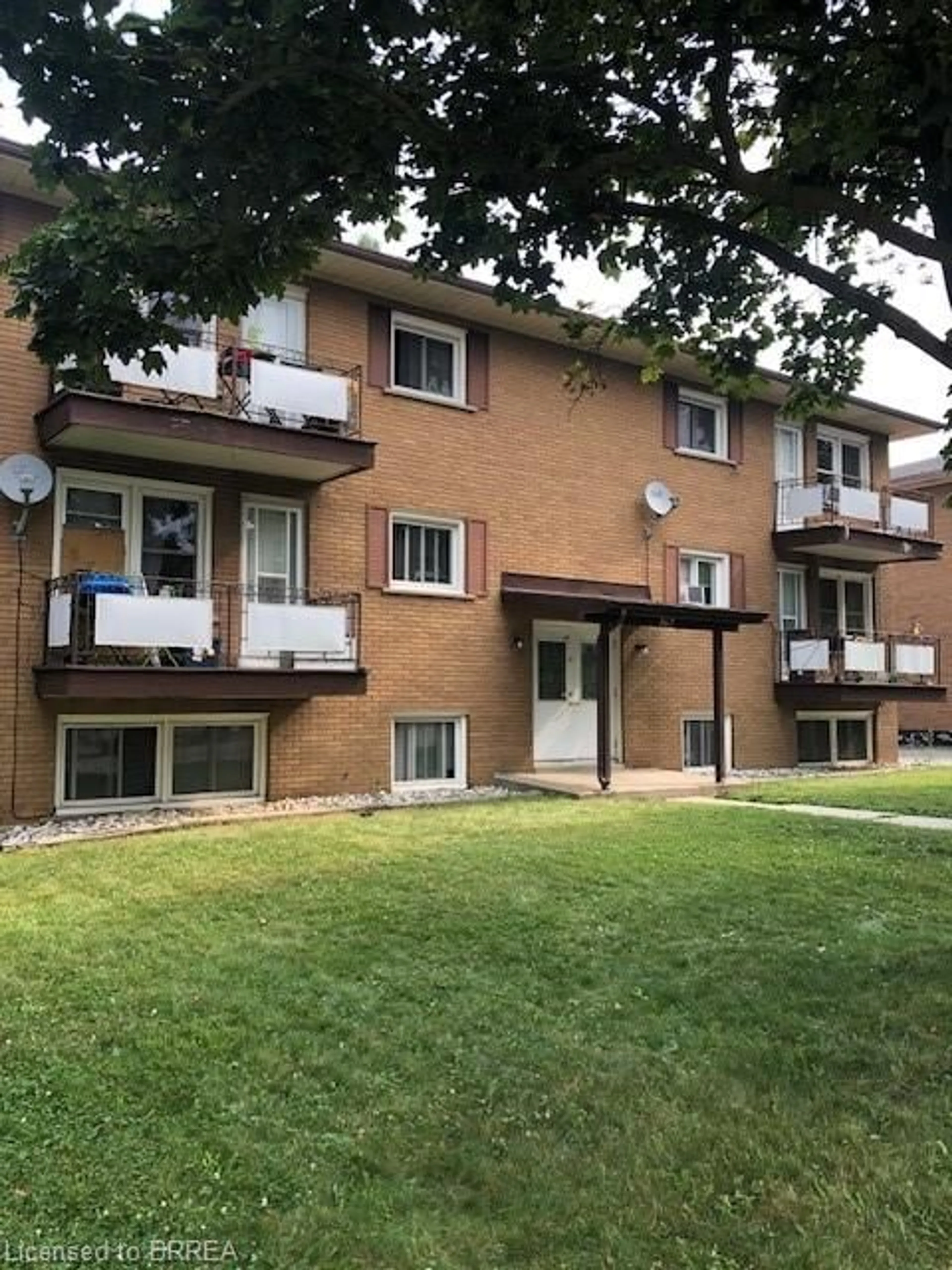 Patio, unknown for 362 Grey St, Brantford Ontario N3S 4X4