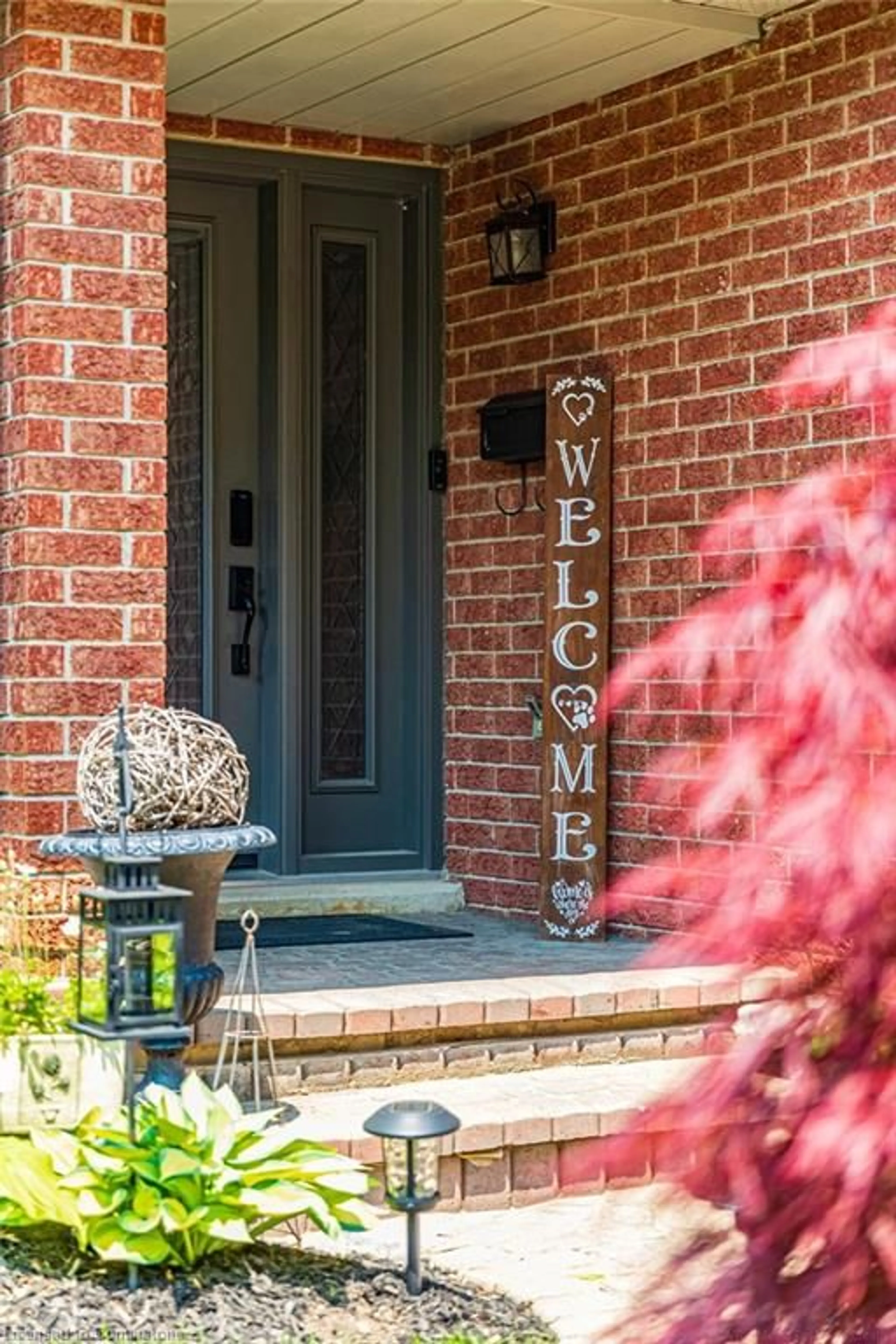 Home with brick exterior material, street for 47 Ryans Way, Waterdown Ontario L8B 0H2