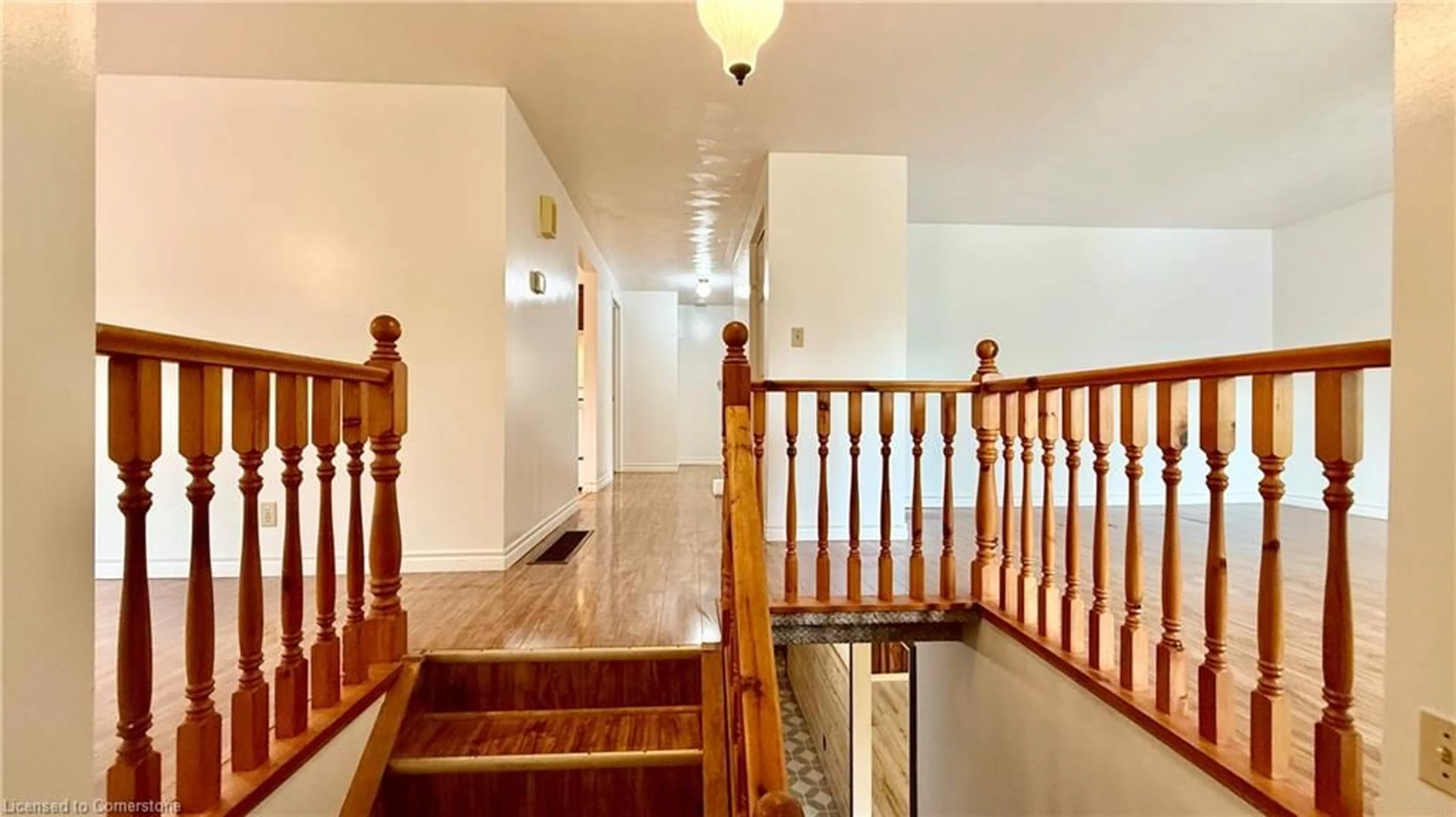 Indoor foyer for 31 Aaron Dr, Port Dover Ontario N0A 1N4