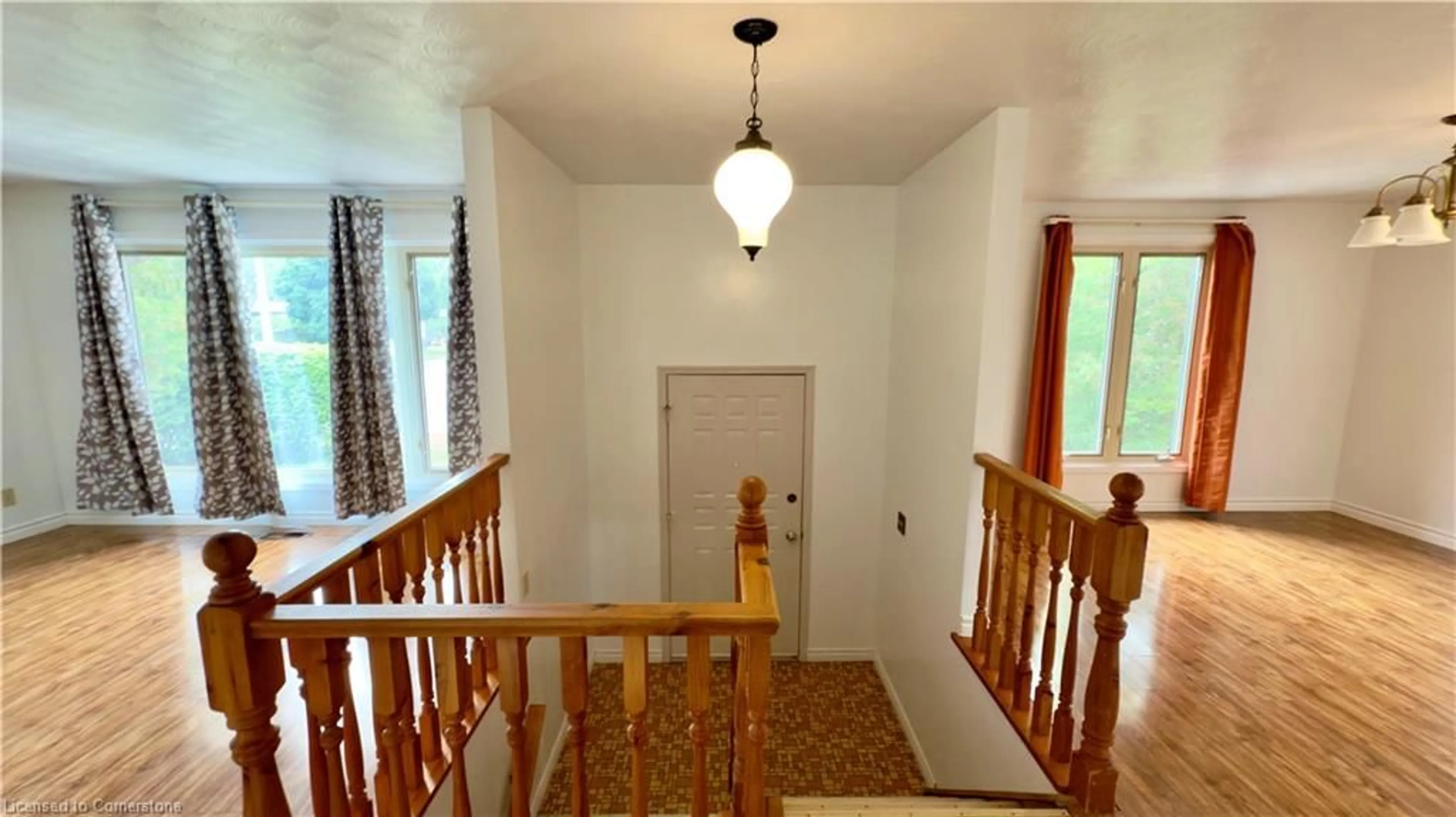 Indoor foyer for 31 Aaron Dr, Port Dover Ontario N0A 1N4