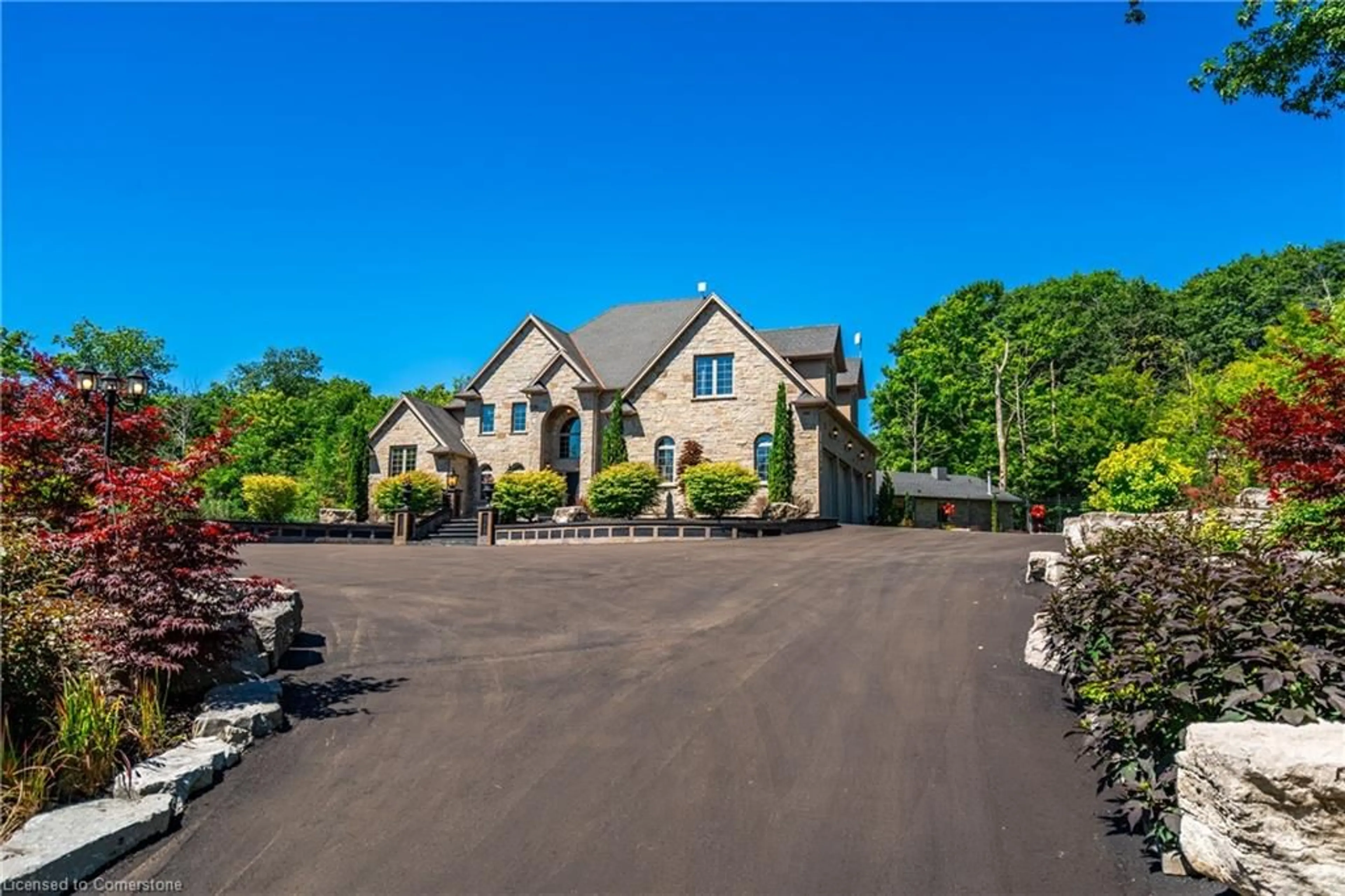 A pic from outside/outdoor area/front of a property/back of a property/a pic from drone, street for 2600 Maple St, Fenwick Ontario L0S 1C0