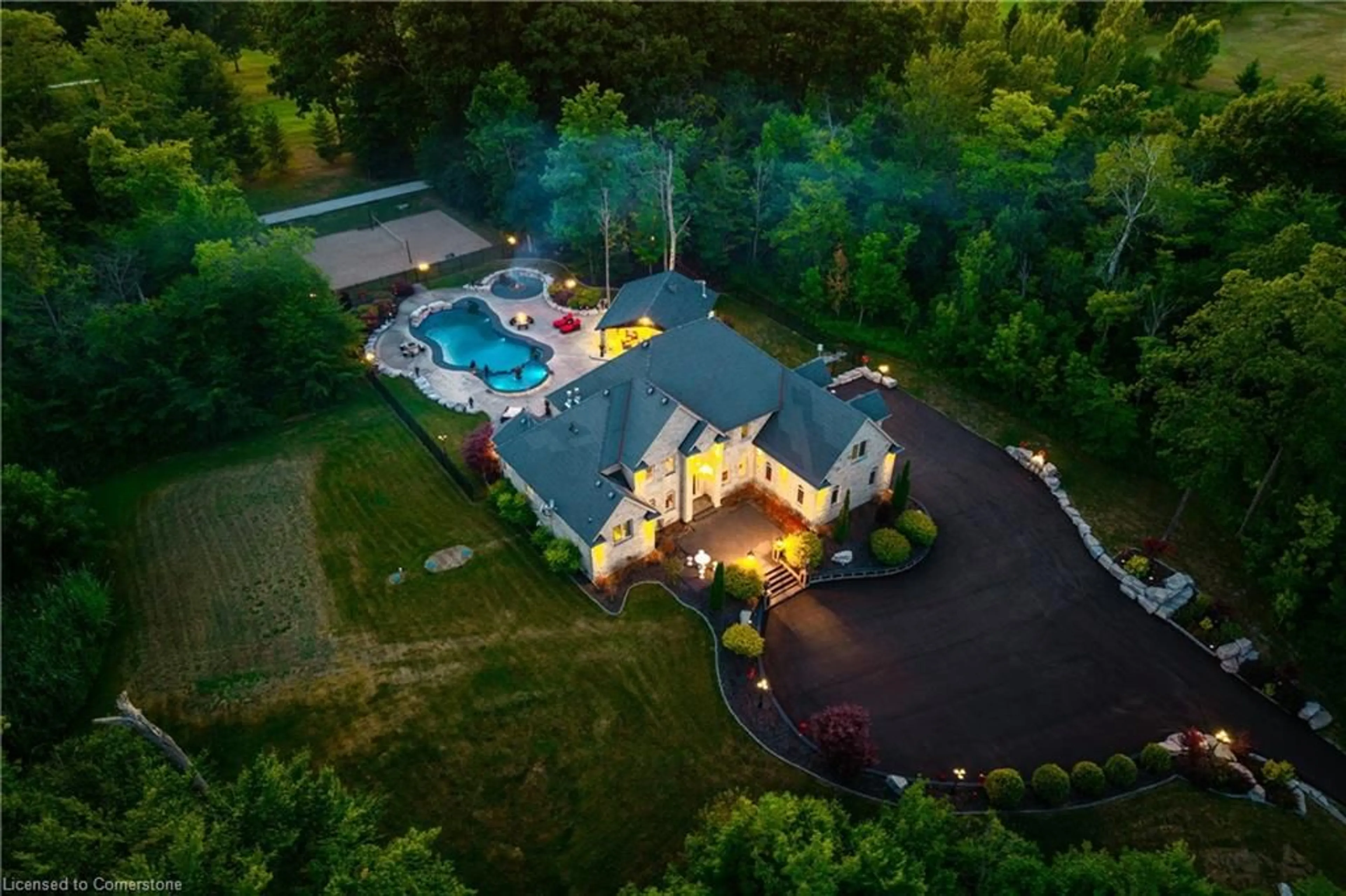 A pic from outside/outdoor area/front of a property/back of a property/a pic from drone, mountain view for 2600 Maple St, Fenwick Ontario L0S 1C0