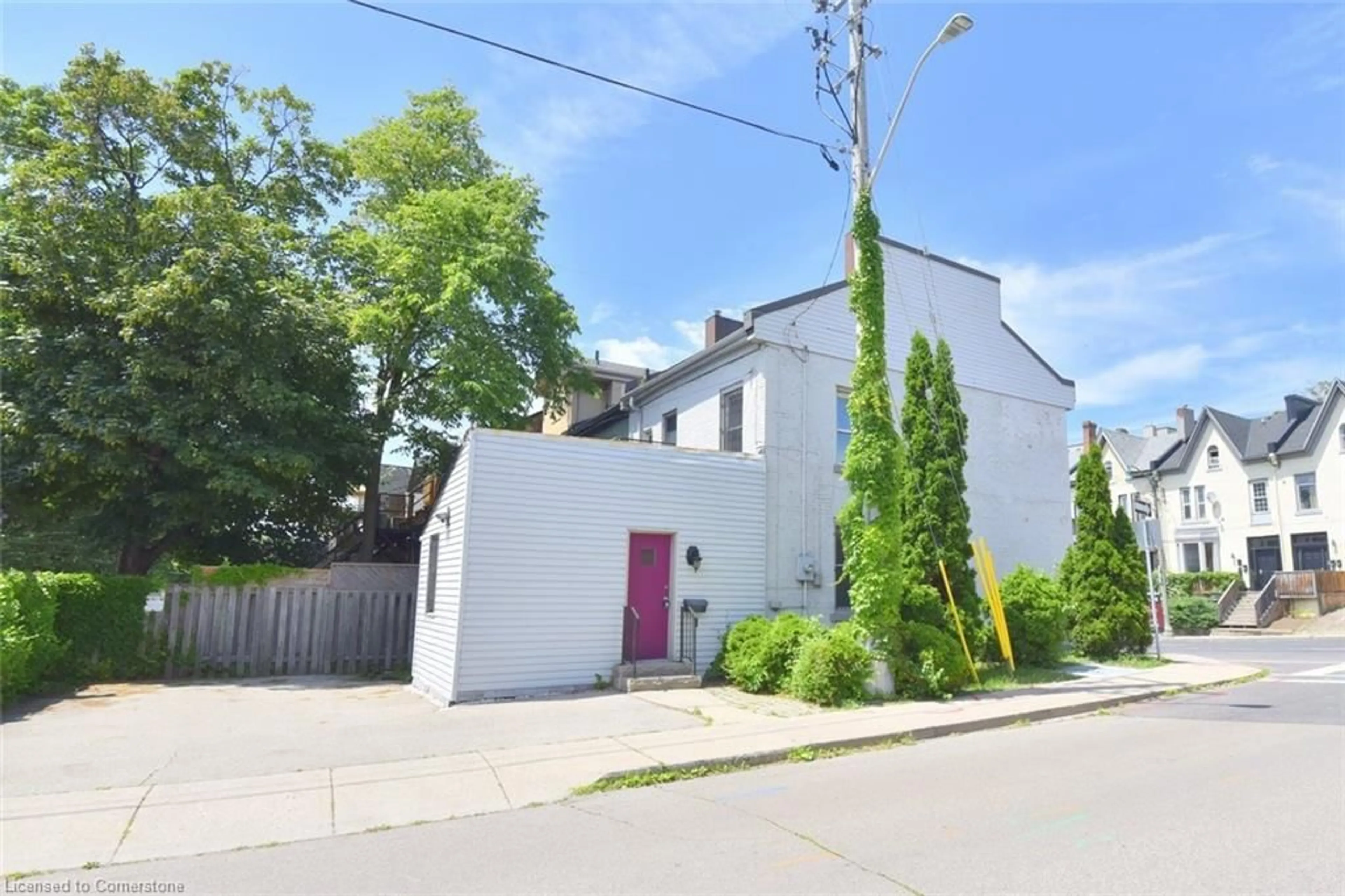 A pic from outside/outdoor area/front of a property/back of a property/a pic from drone, street for 275 Main St, Hamilton Ontario L8P 1J7