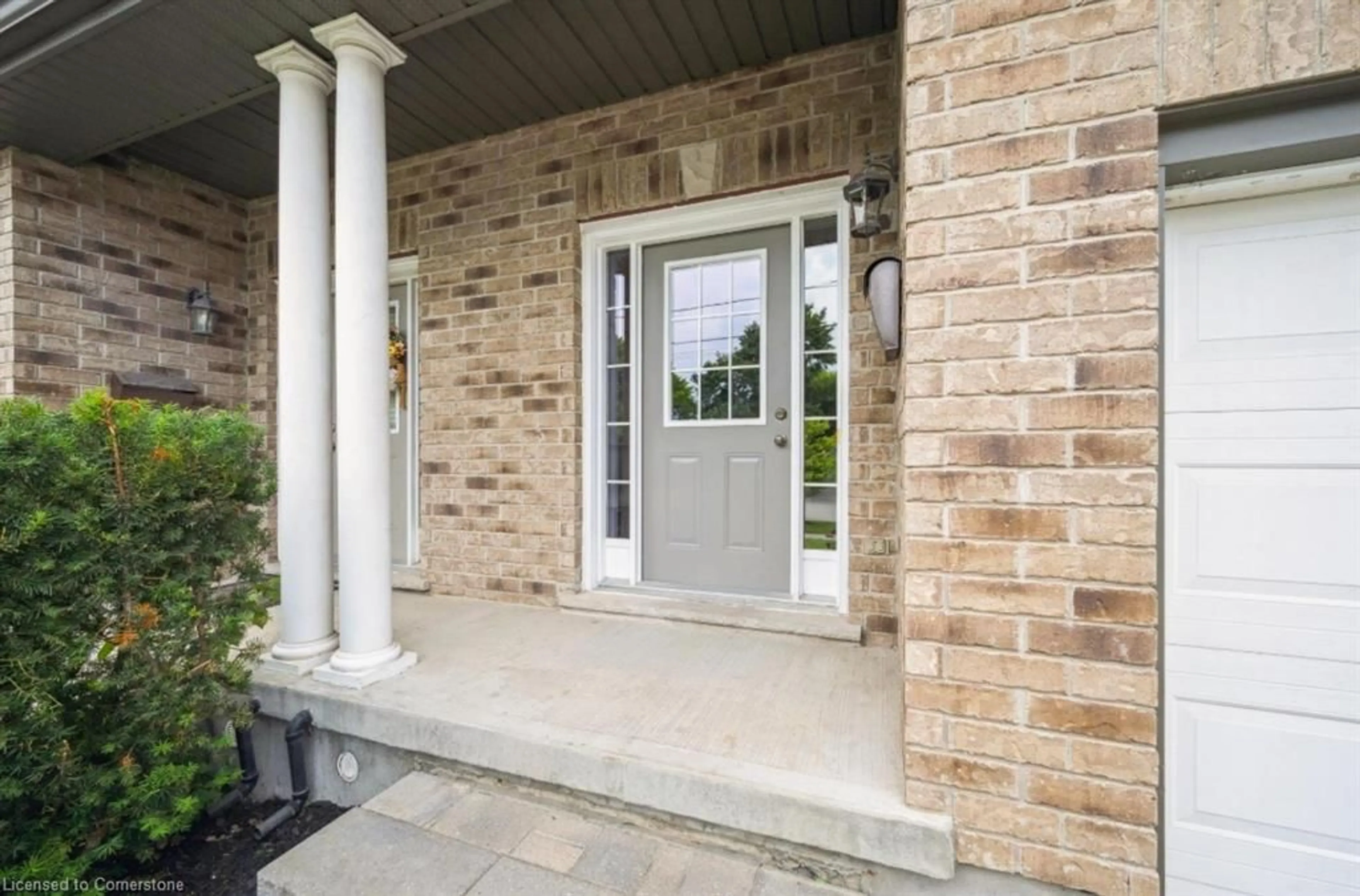 Indoor entryway for 137 River Rd, Kitchener Ontario N2B 2G7