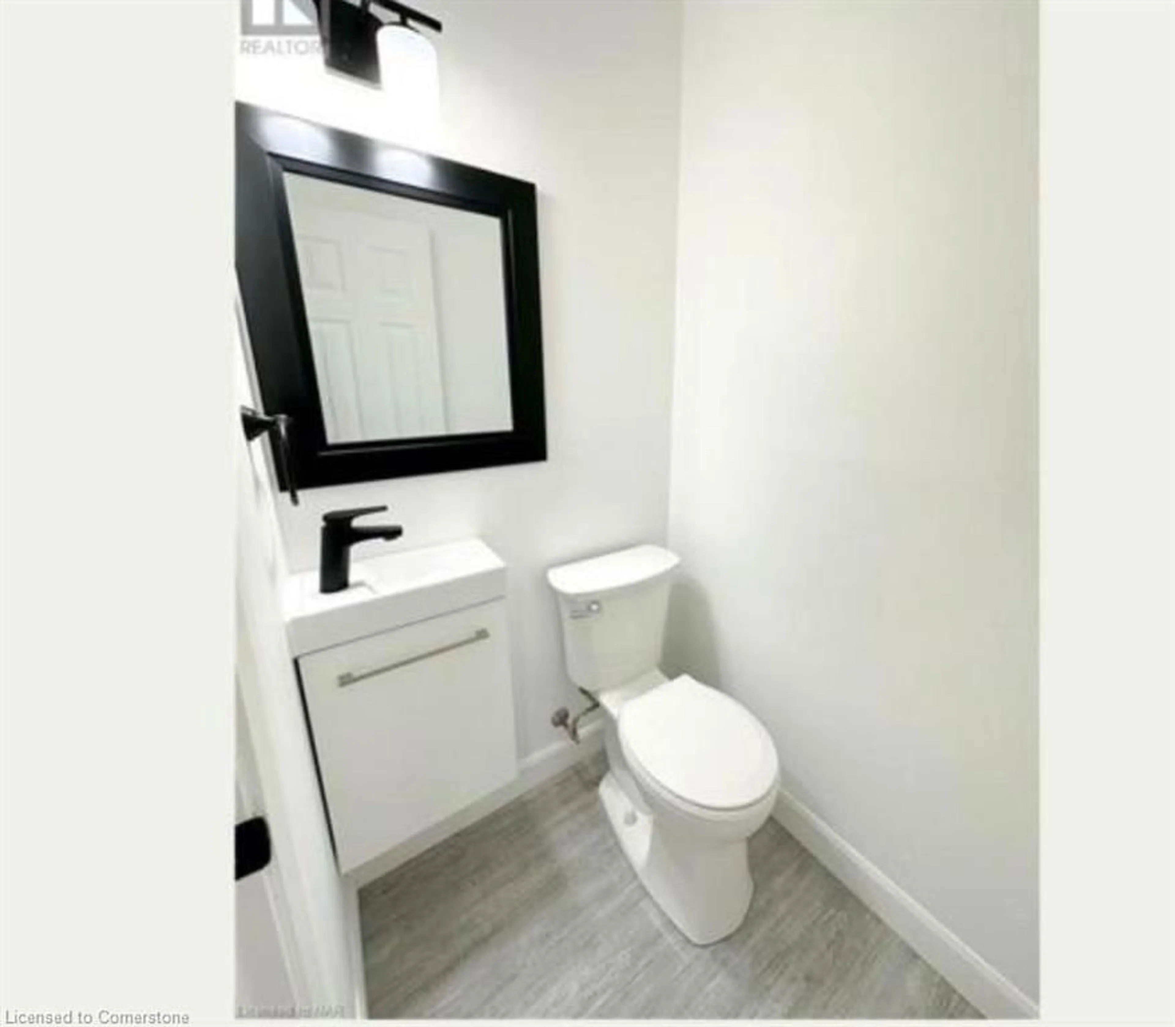 Standard bathroom, ceramic/tile floor for 71 Hagey Ave #1, Niagara Falls Ontario L2A 1W5