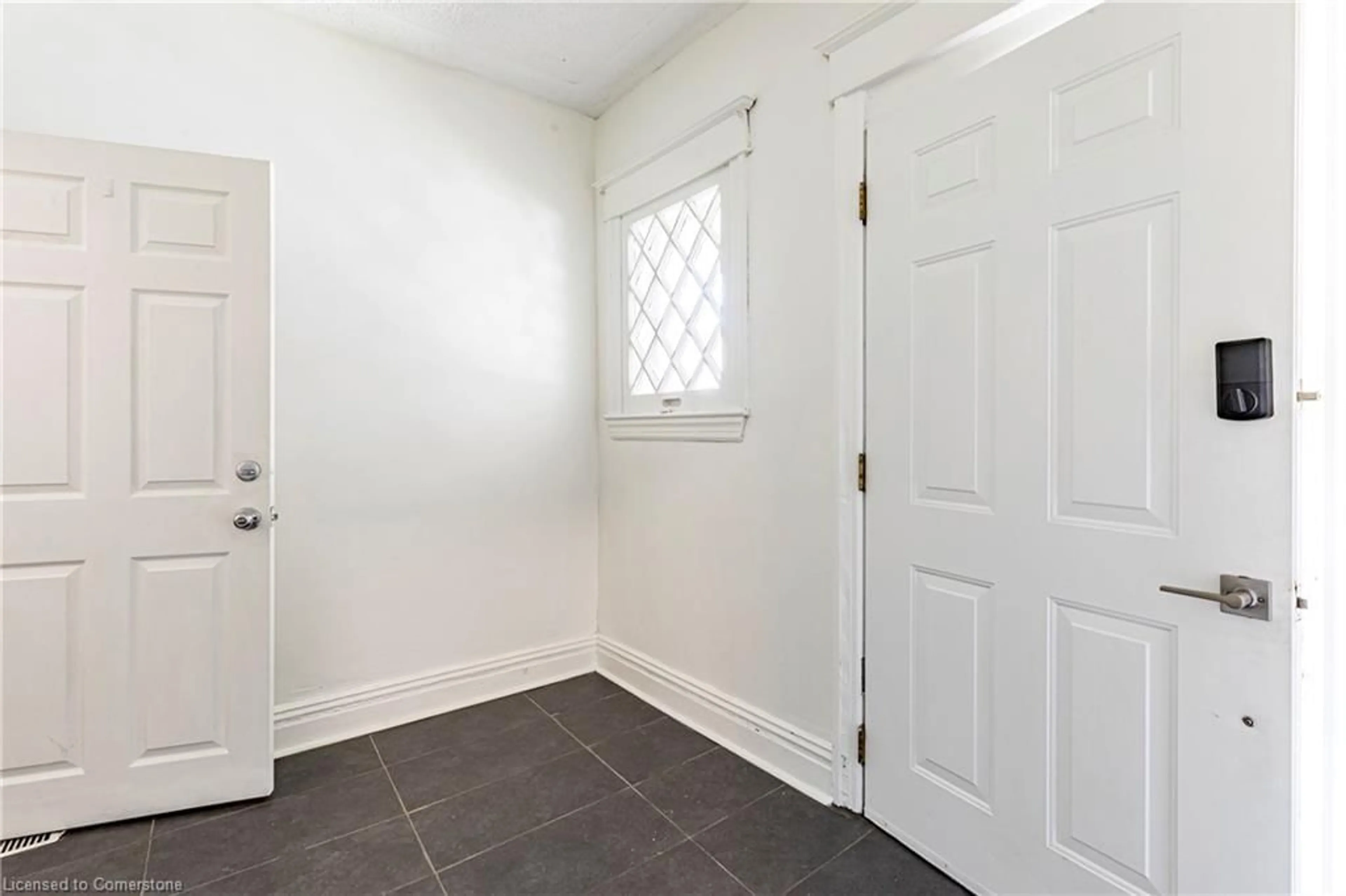 Indoor entryway for 22 Myrtle Ave, Hamilton Ontario L8M 2E9